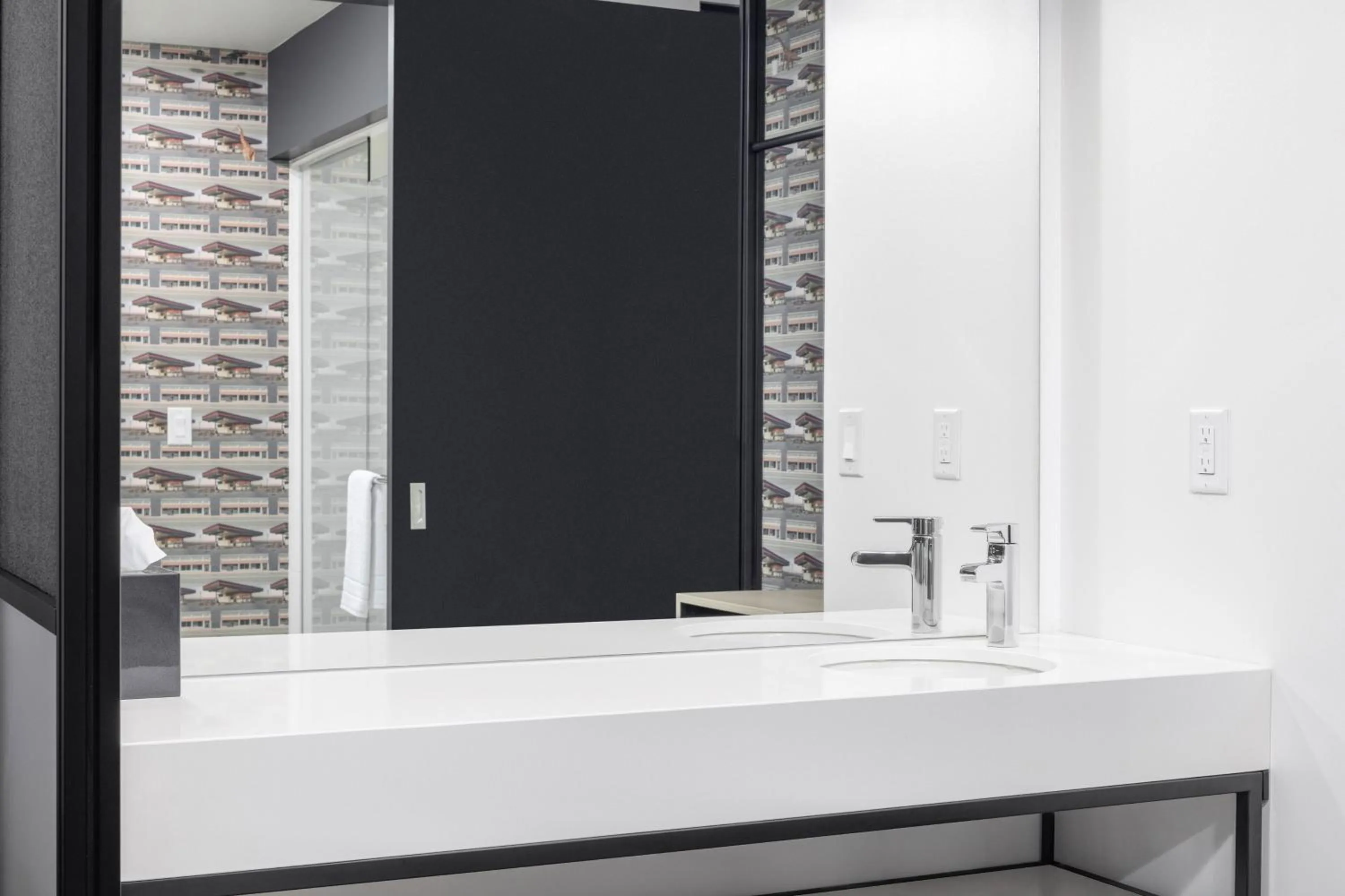 Photo of the whole room in Aloft Oklahoma City Quail Springs