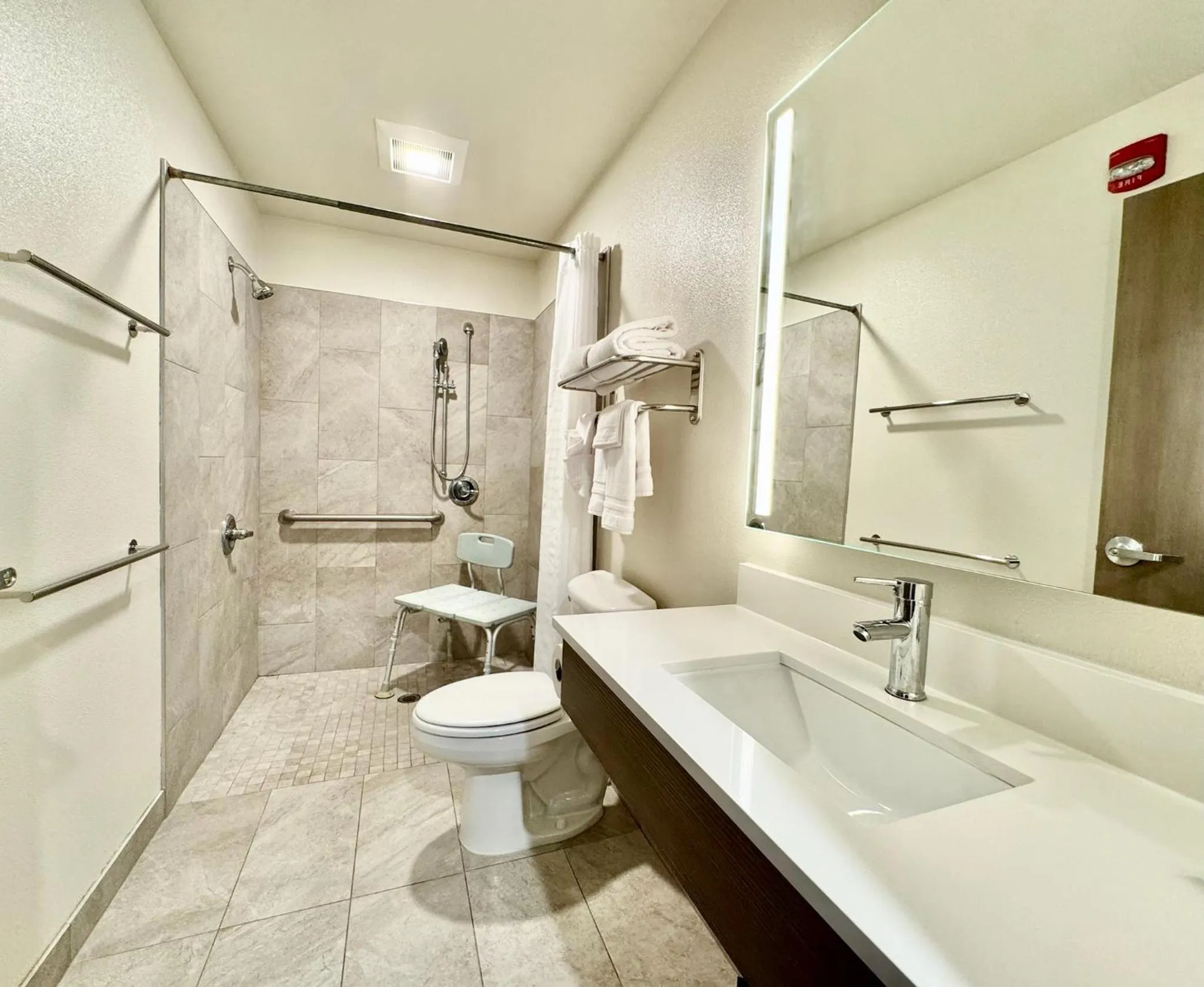 Bathroom in Alaska's Select Inn Wasilla