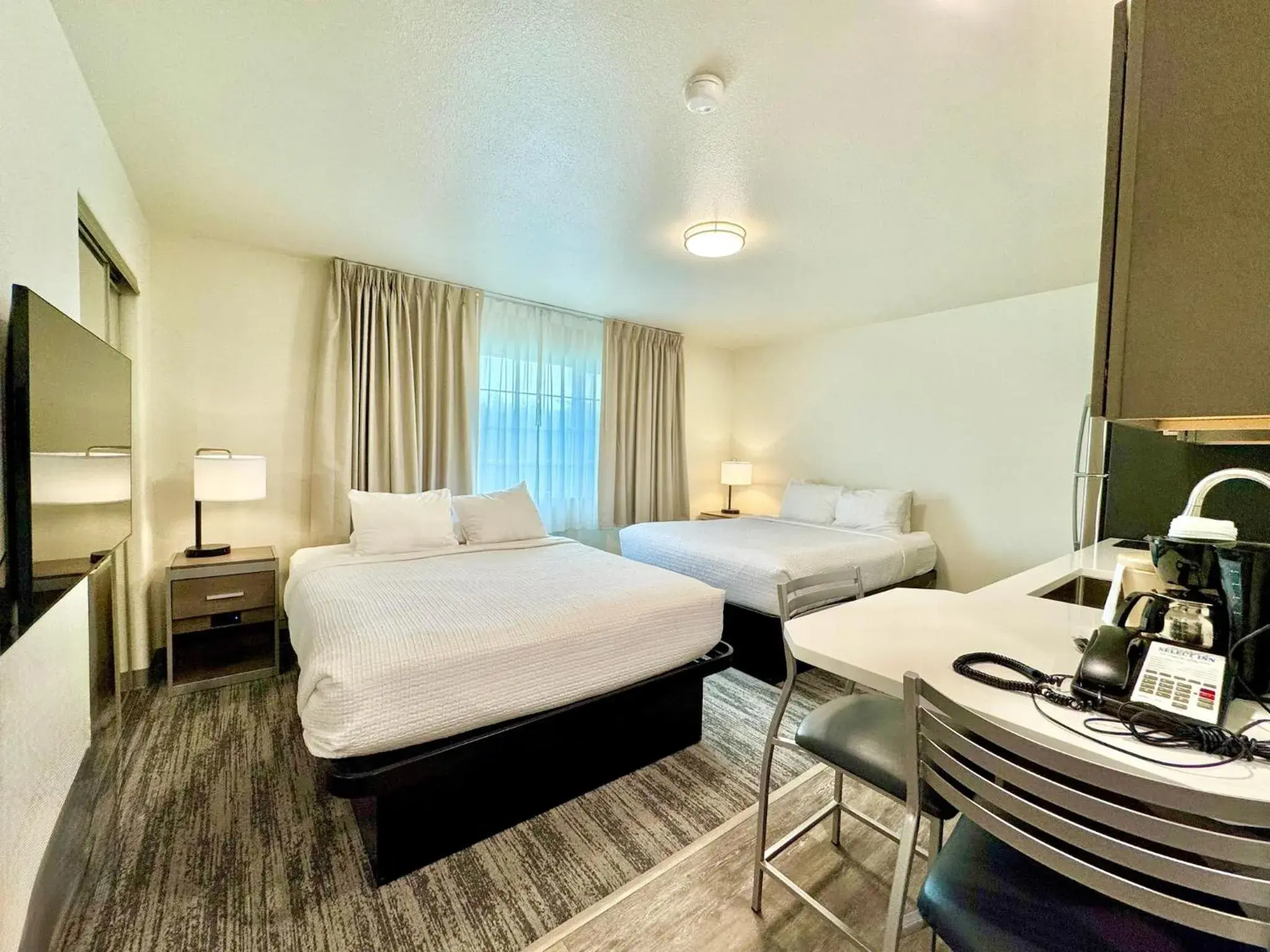 Queen Room with Two Queen Beds in Alaska's Select Inn Wasilla Queen Room with Two Queen Beds in Alaska's Select Inn Wasilla