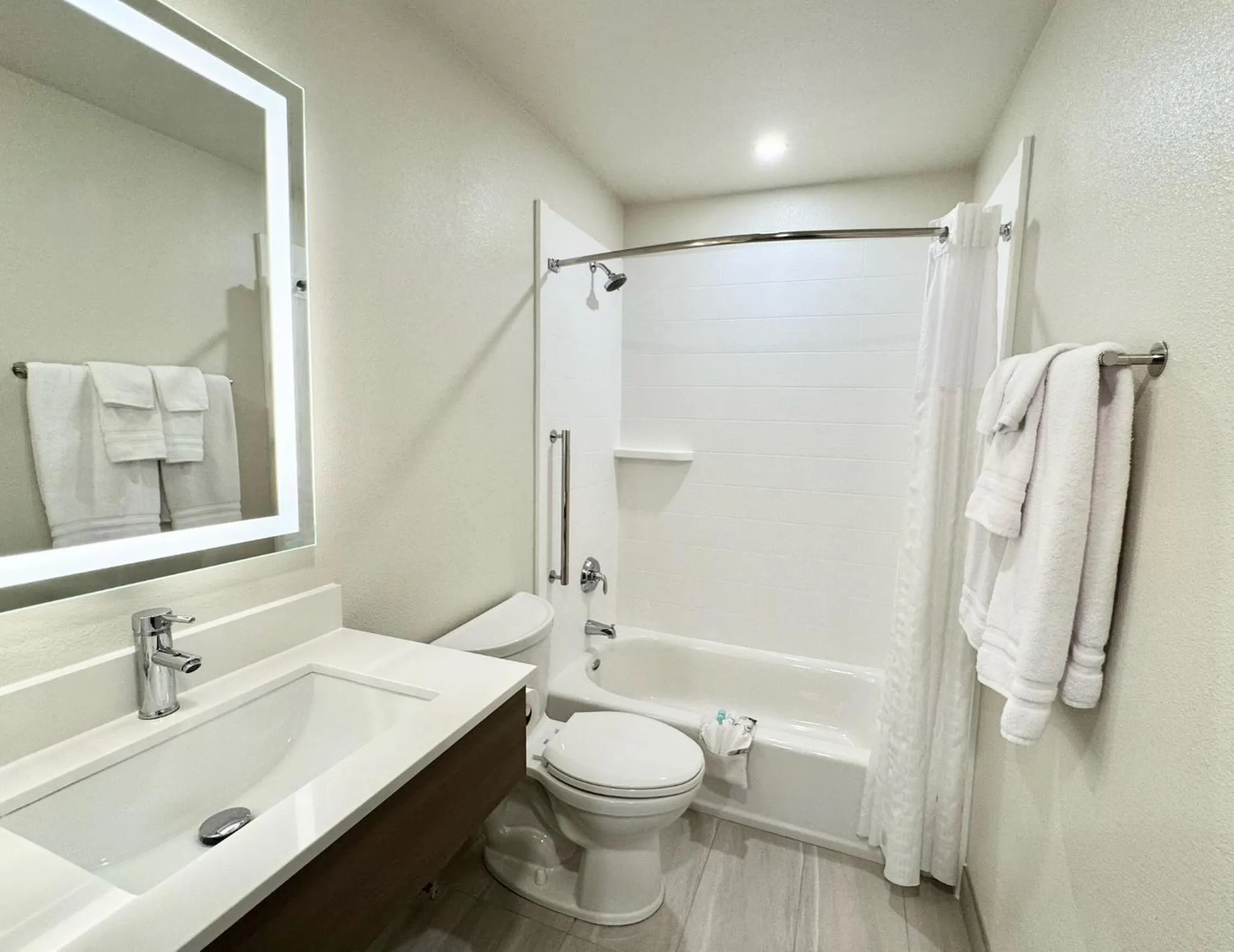 Bathroom in Alaska's Select Inn Wasilla