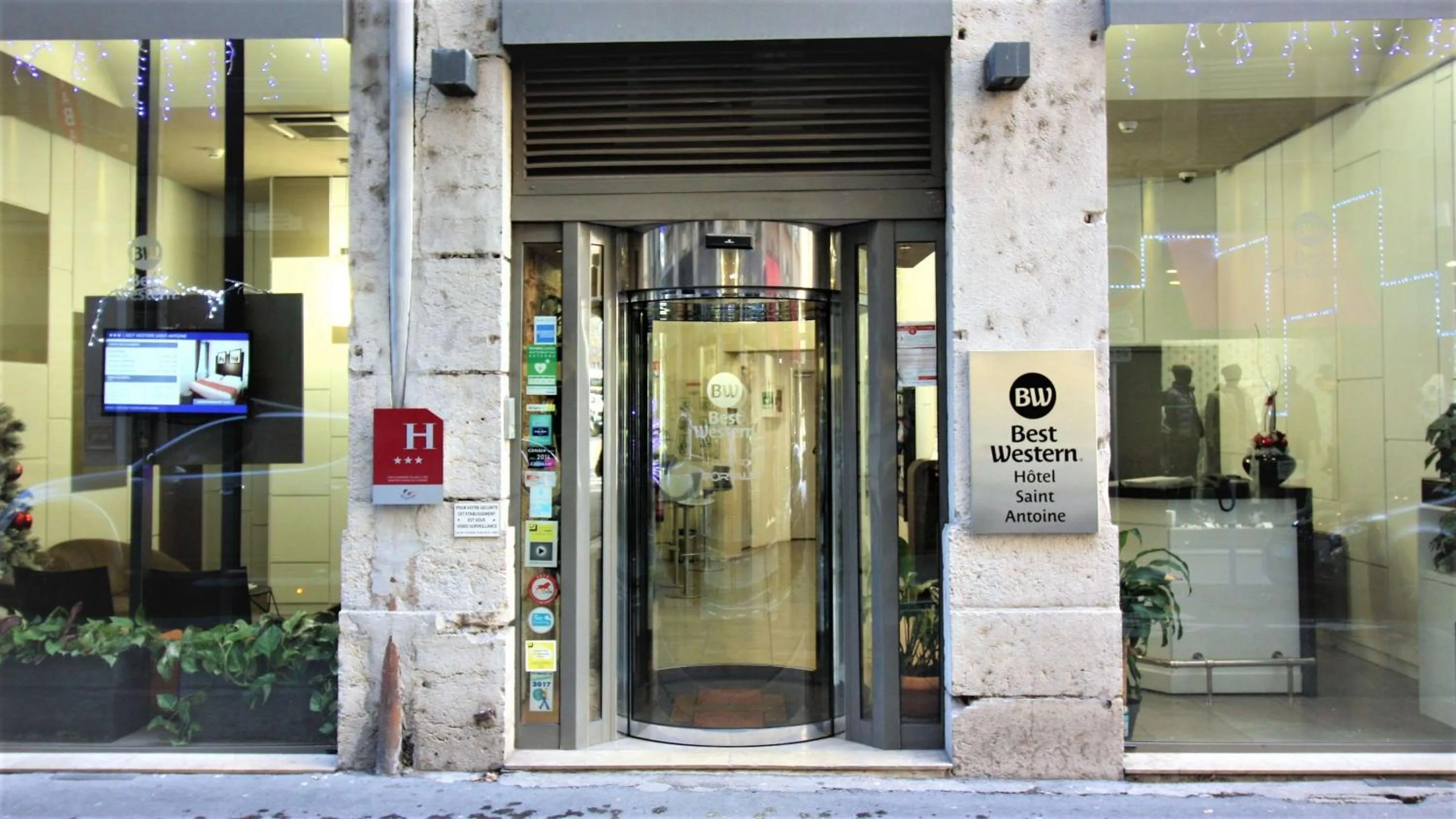 Property building in Best Western Lyon Saint-Antoine