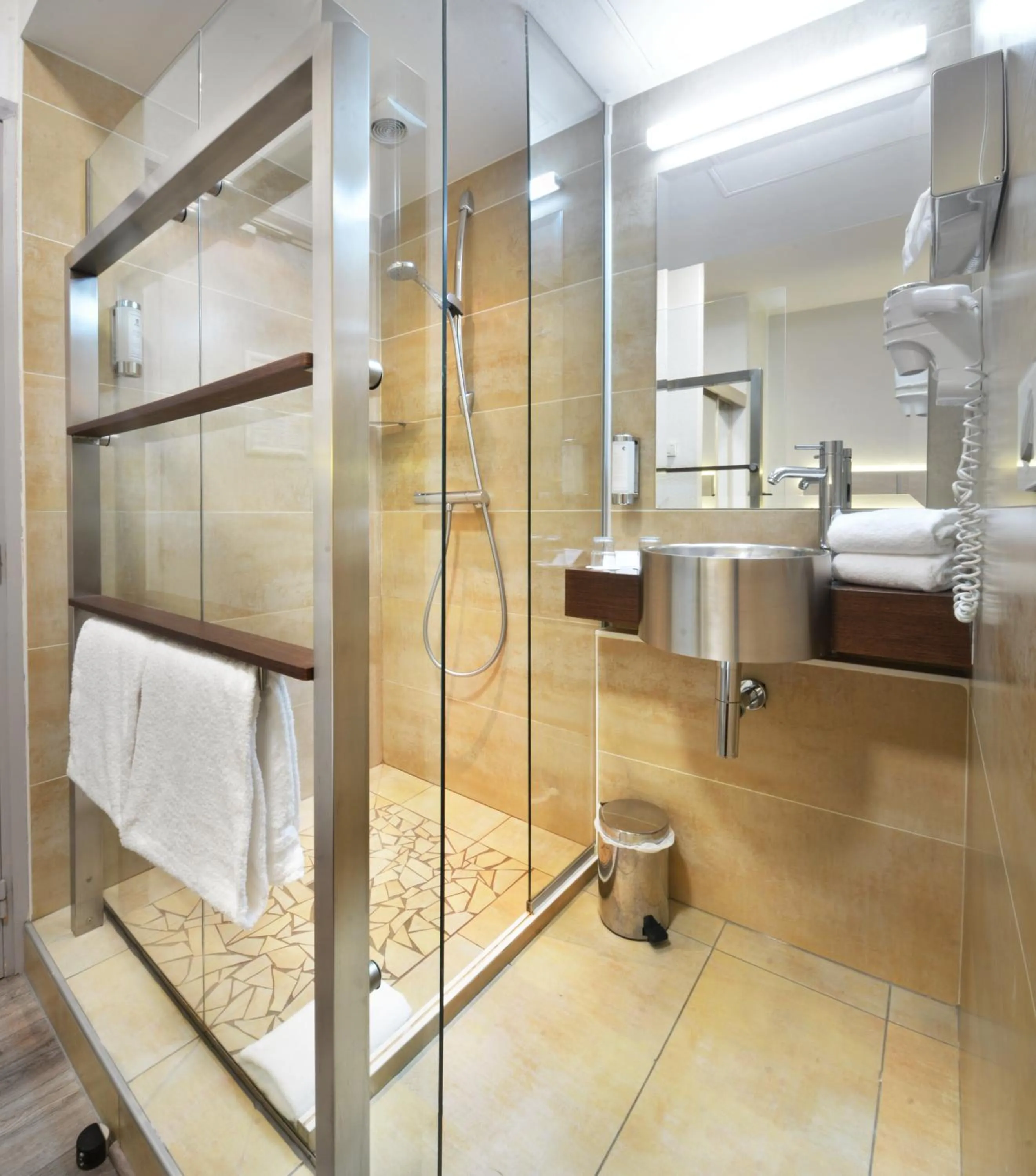 Bathroom in Best Western Lyon Saint-Antoine