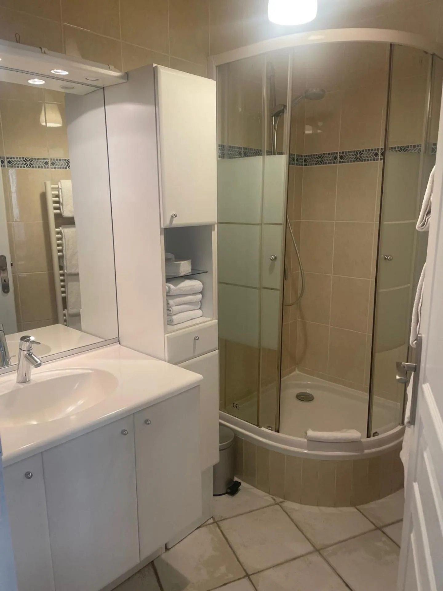 Bathroom in Best Western Lyon Saint-Antoine