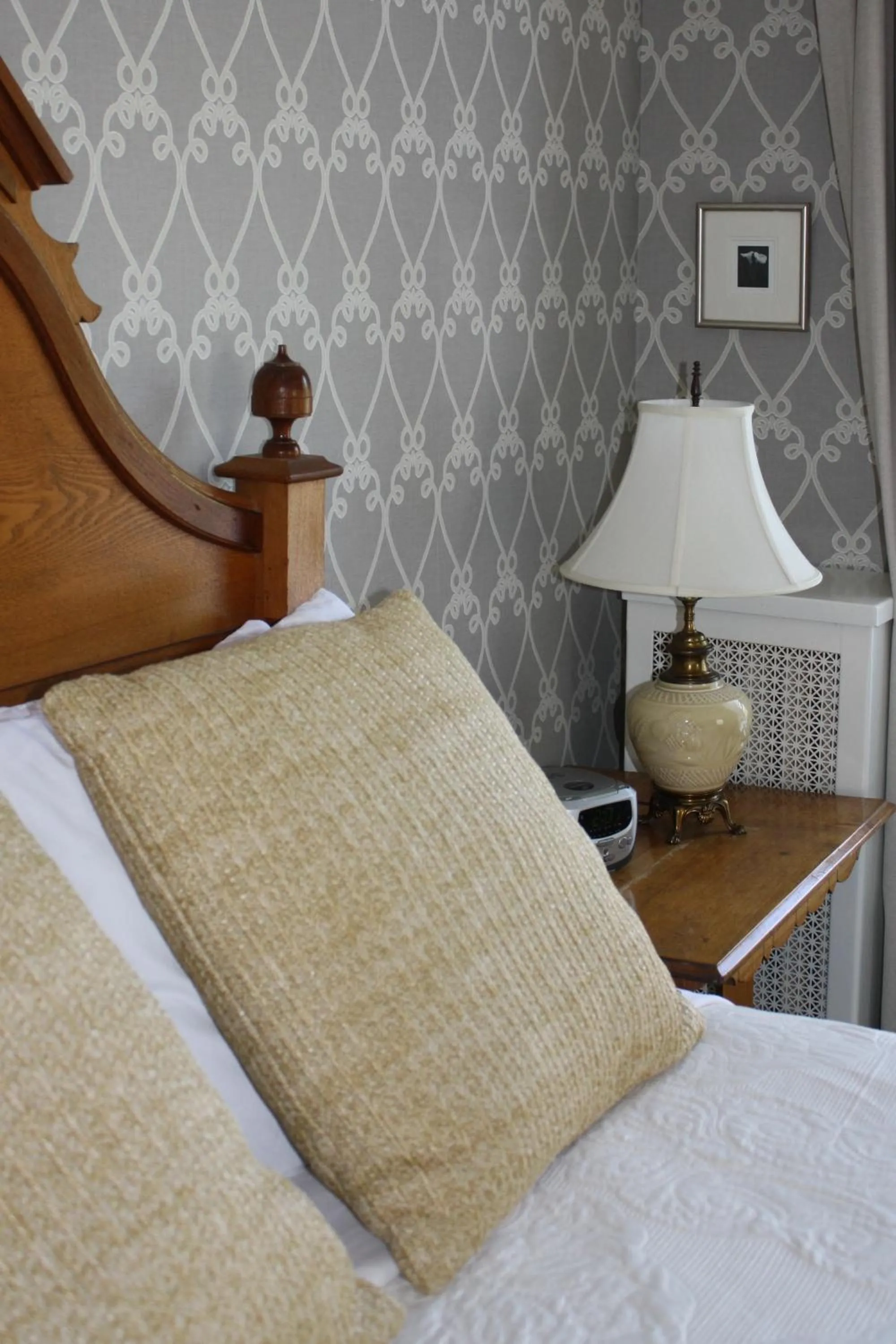 Bed in Maplewood Hotel