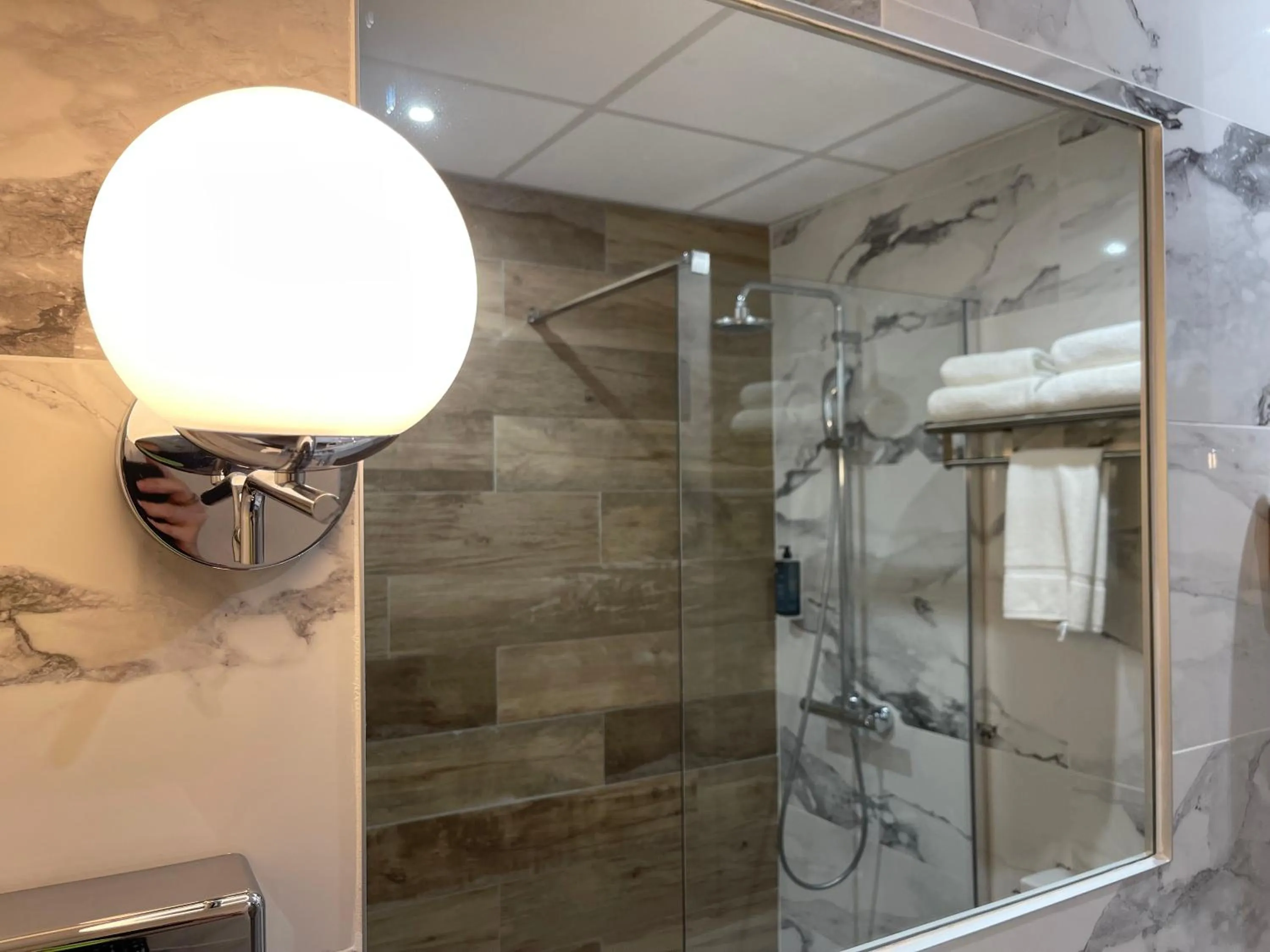 Bathroom in Brit Hotel Acacias