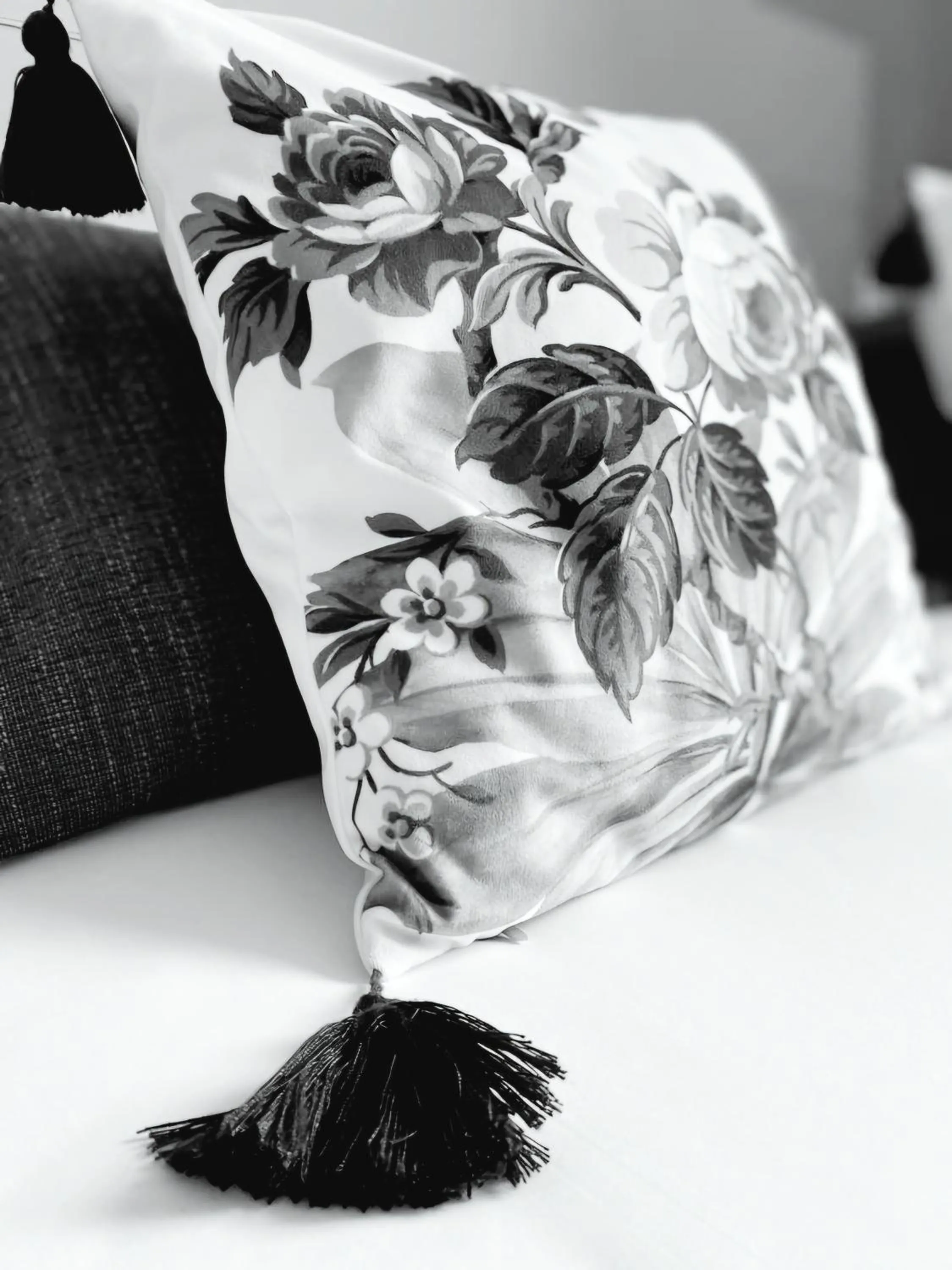 Bed in Brit Hotel Acacias