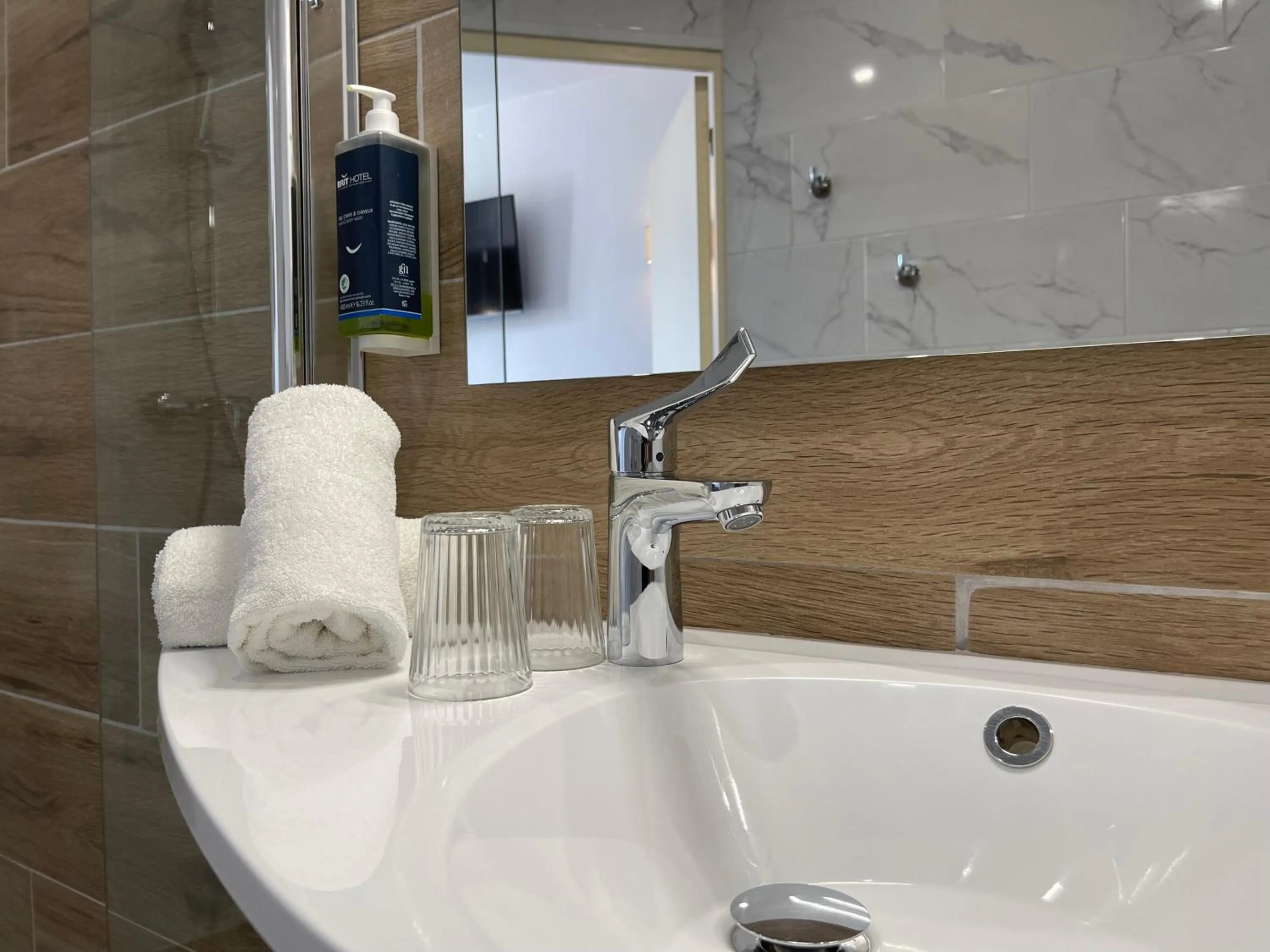 Bathroom in Brit Hotel Acacias