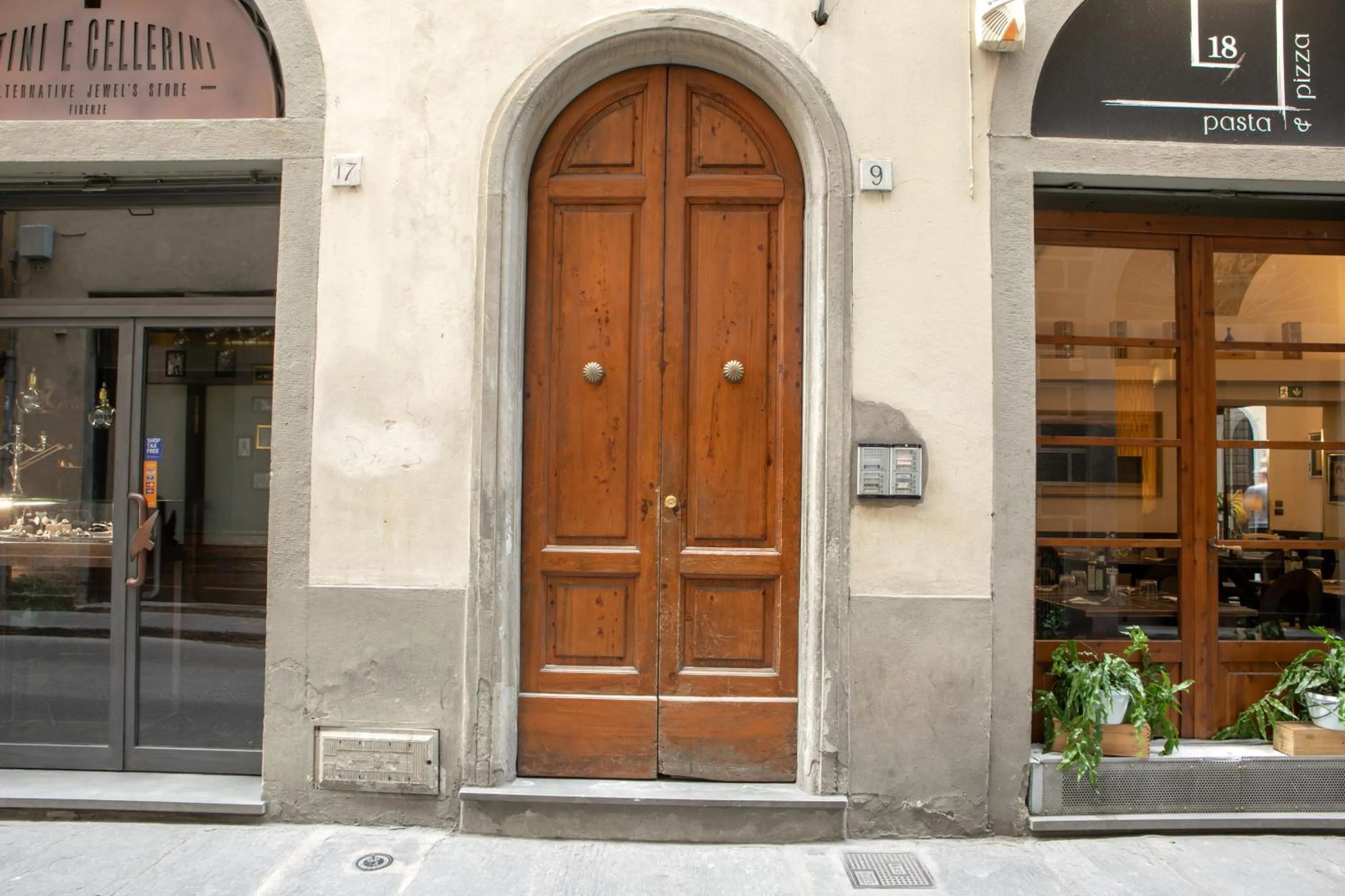 Facade/entrance in Modern Duomo View by Mmega