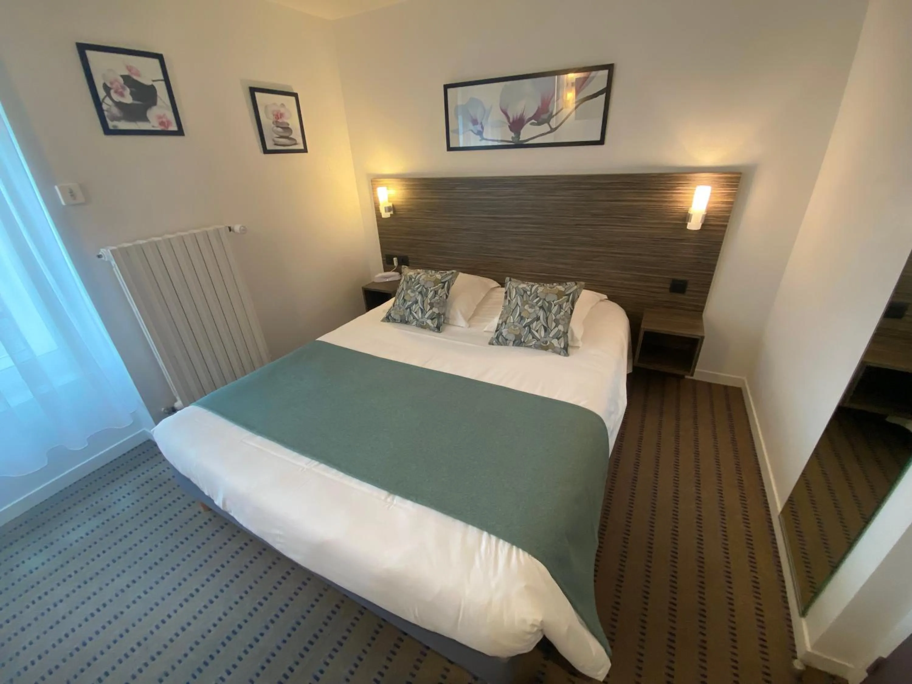 Bedroom, Bed in Hotel du Louvre