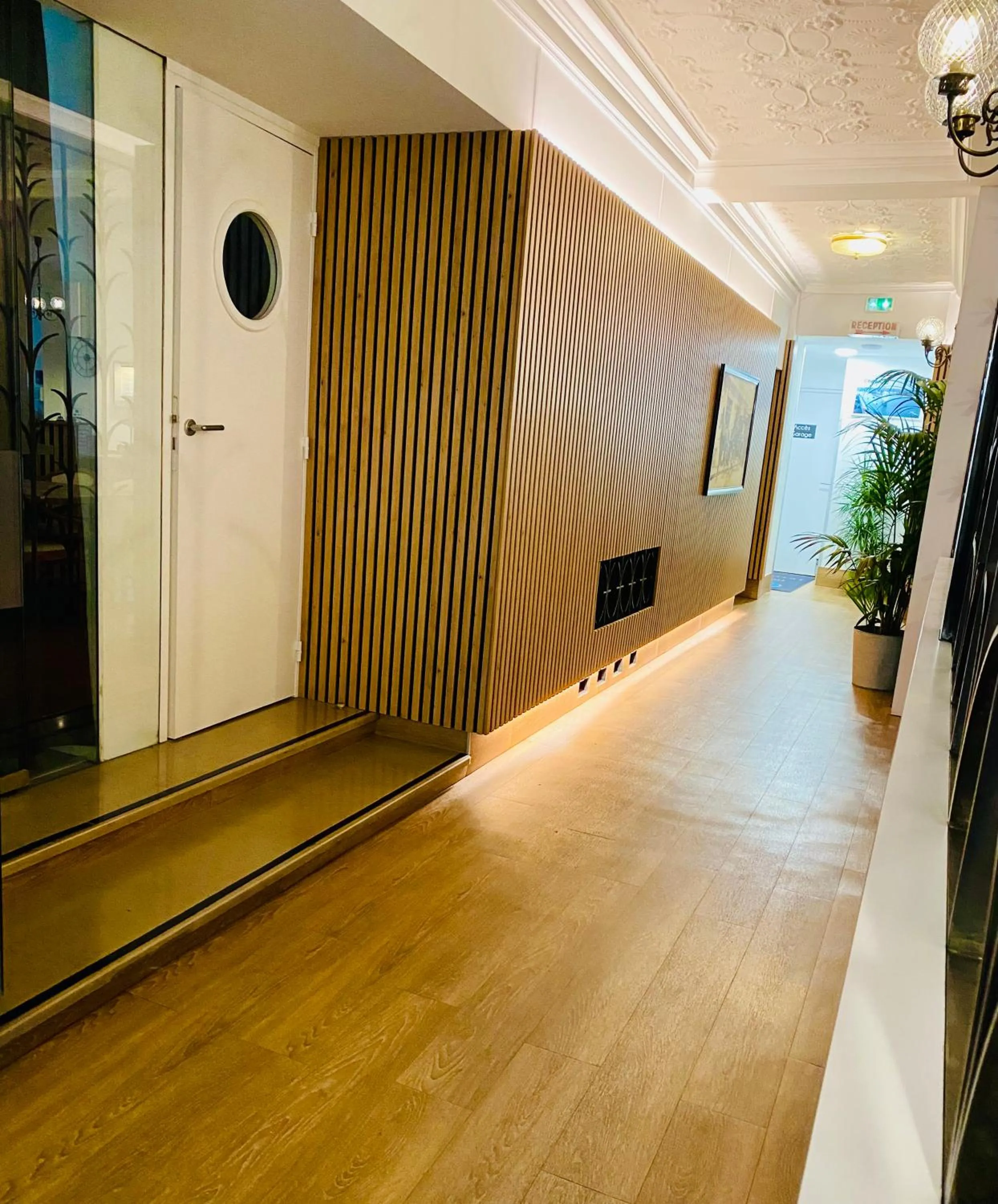 Facade/entrance in Hotel du Louvre