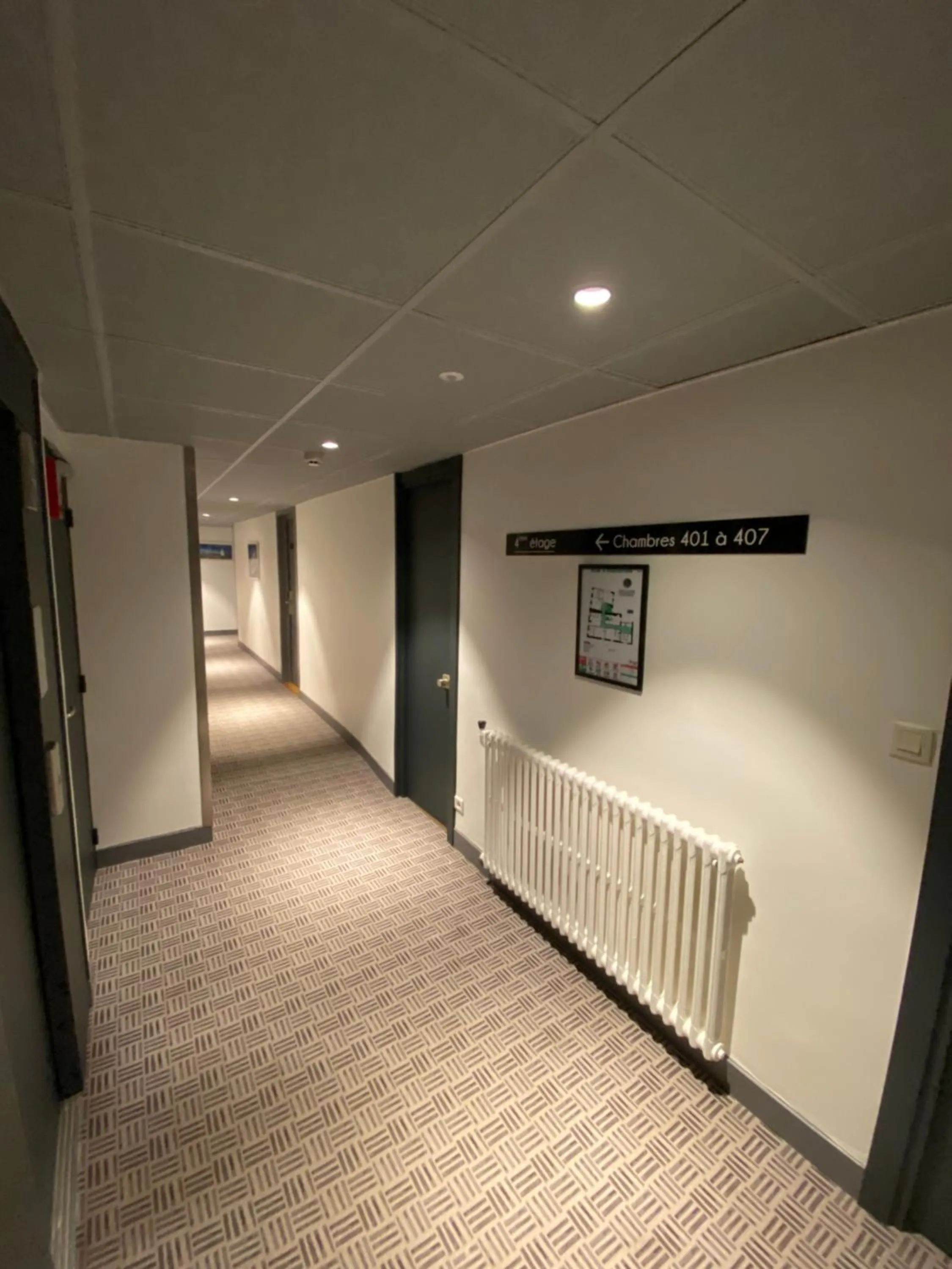 Property building in Hotel du Louvre