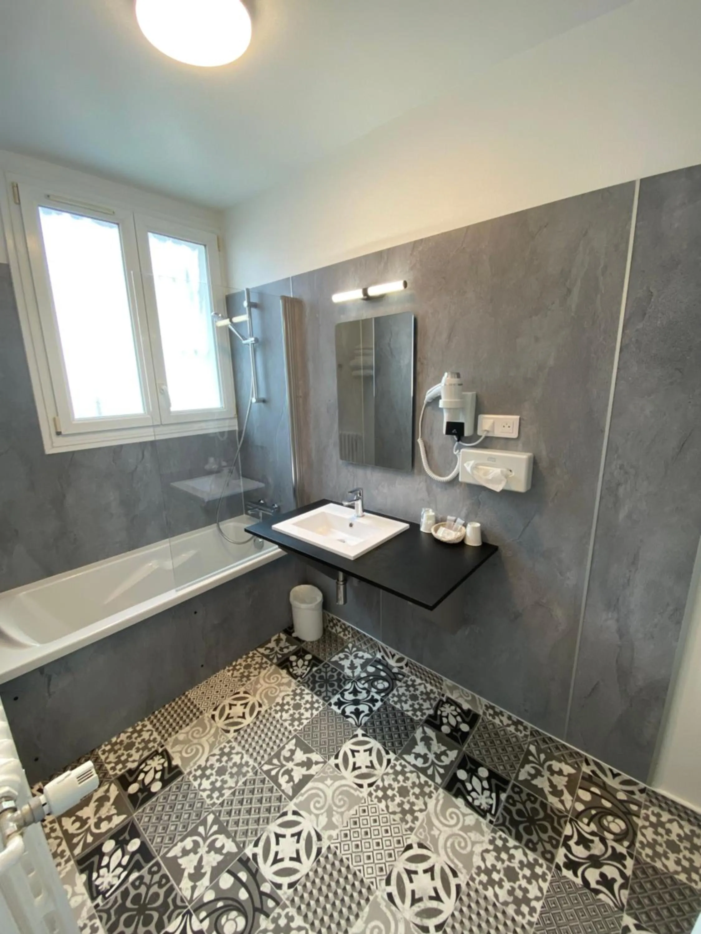 Bathroom in Hotel du Louvre