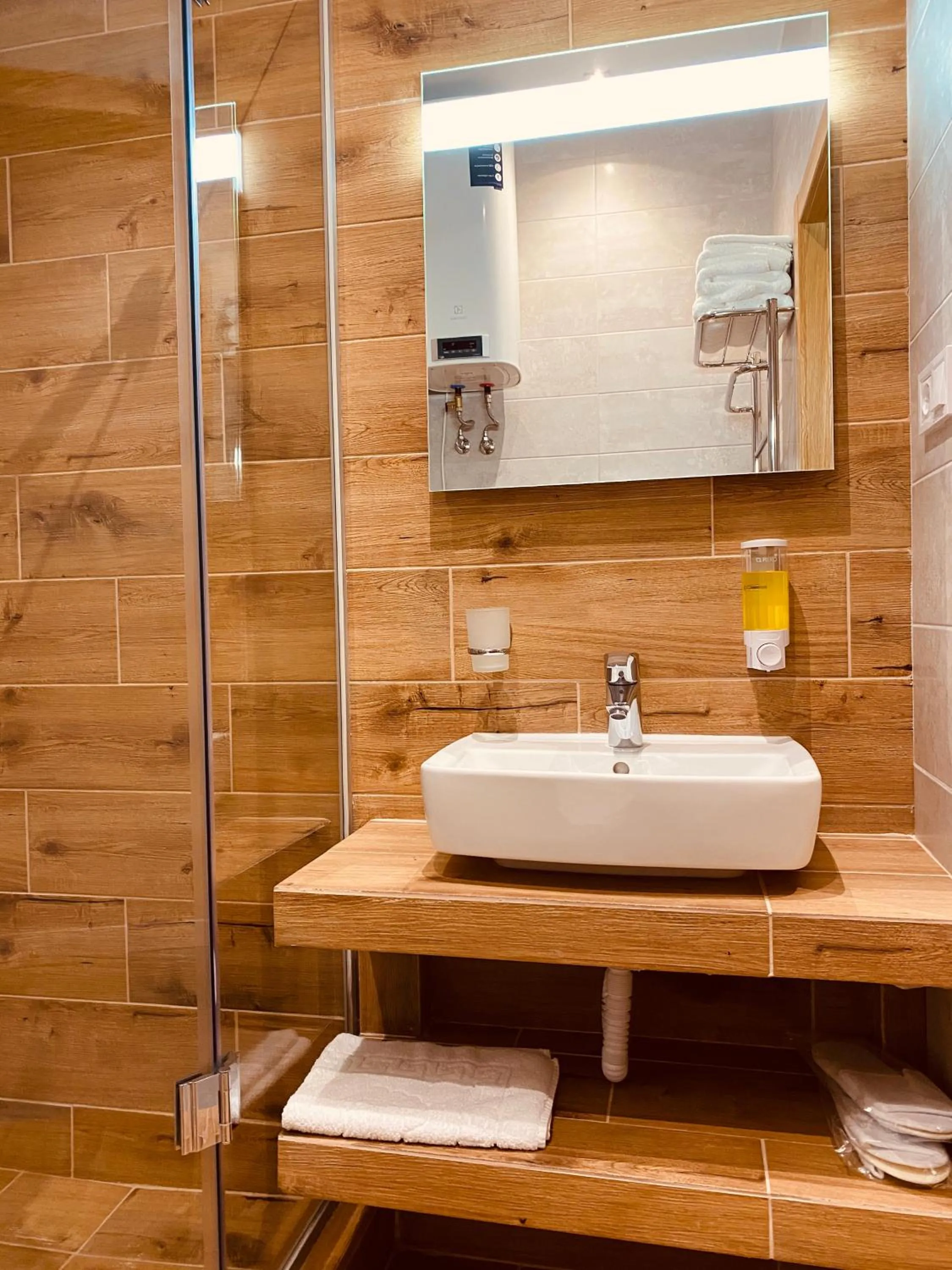 Shower in Mykonos Hotel Apart - Maestro