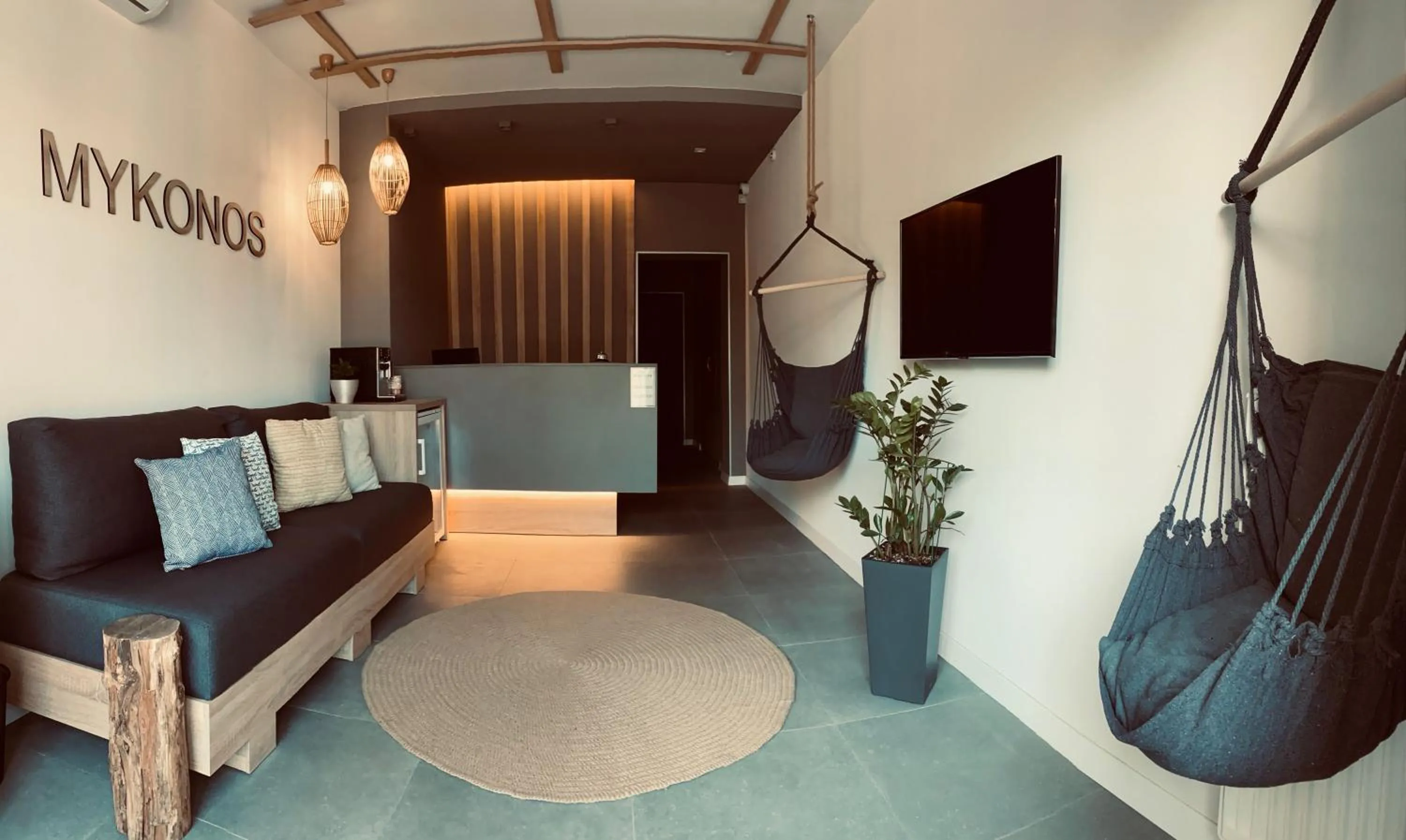 Communal lounge/ TV room in Mykonos Hotel Apart - Maestro