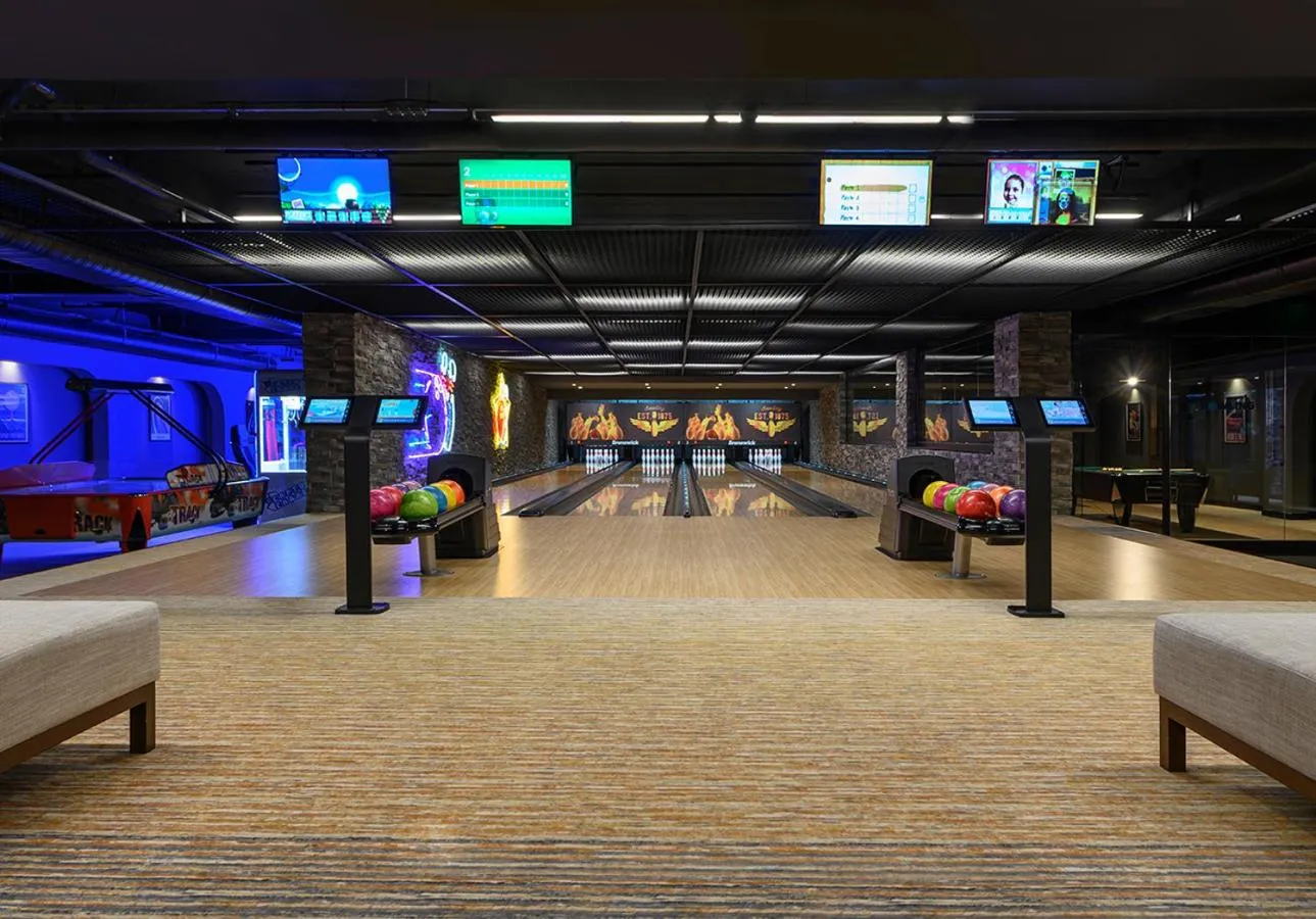 Bowling in Elite World Grand Sapanca