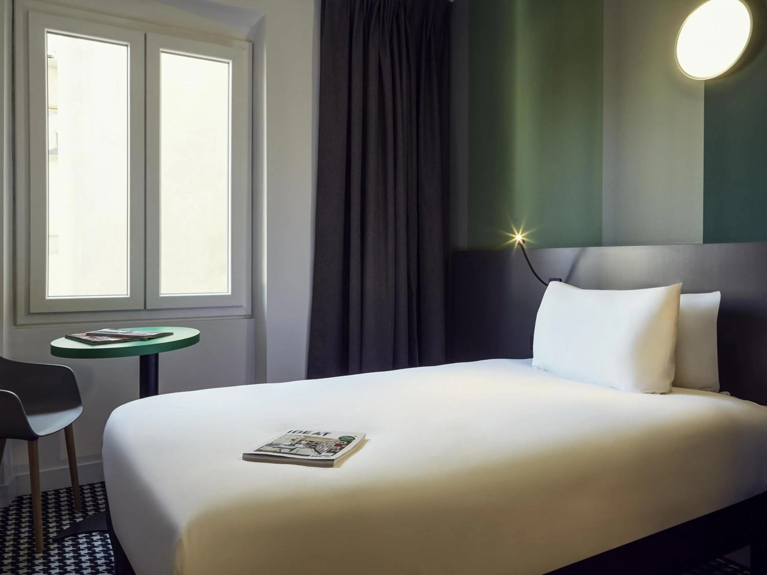 Bedroom, Bed in ibis Styles Marseille Vieux Port