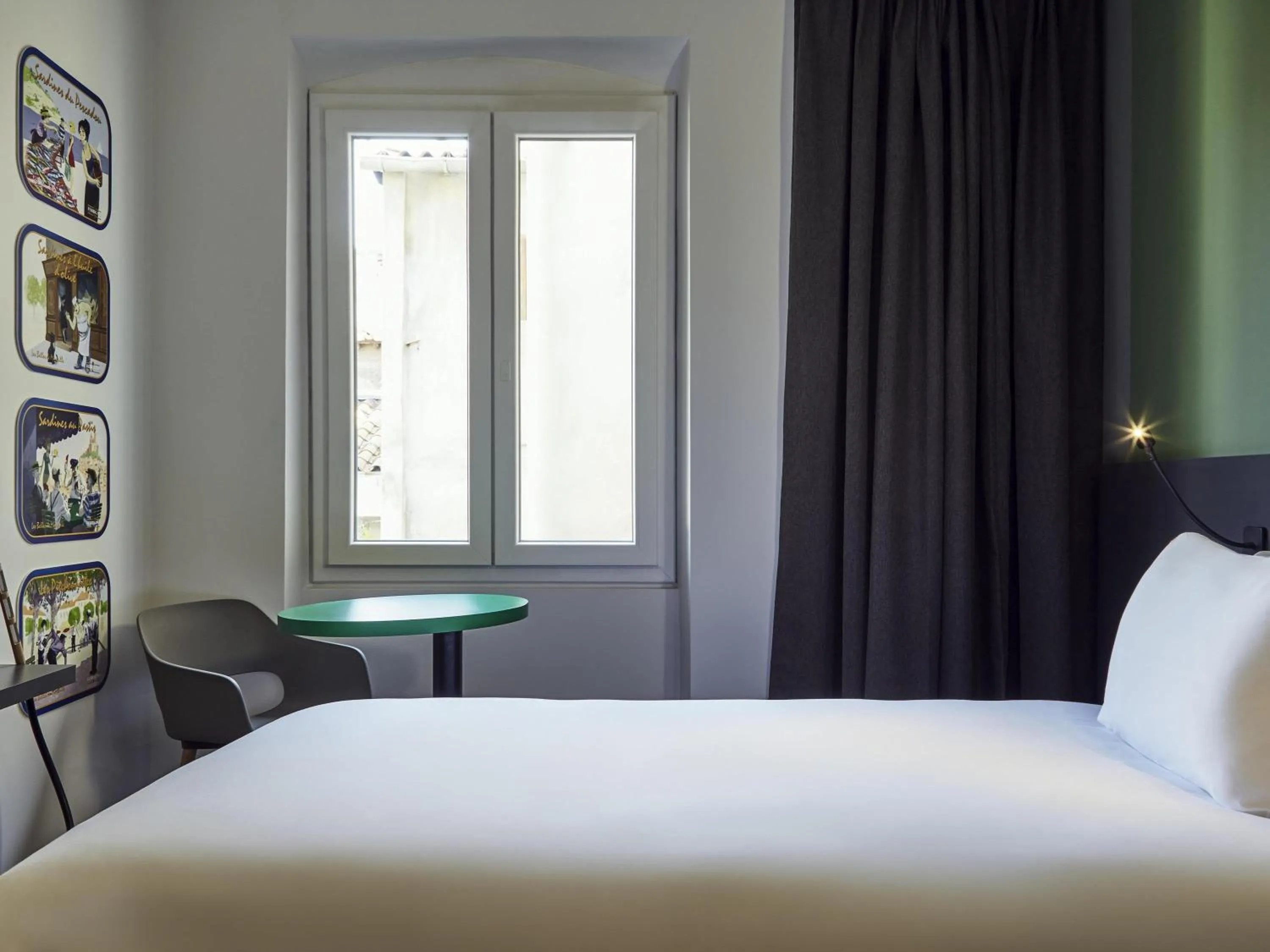 Bedroom, Bed in ibis Styles Marseille Vieux Port