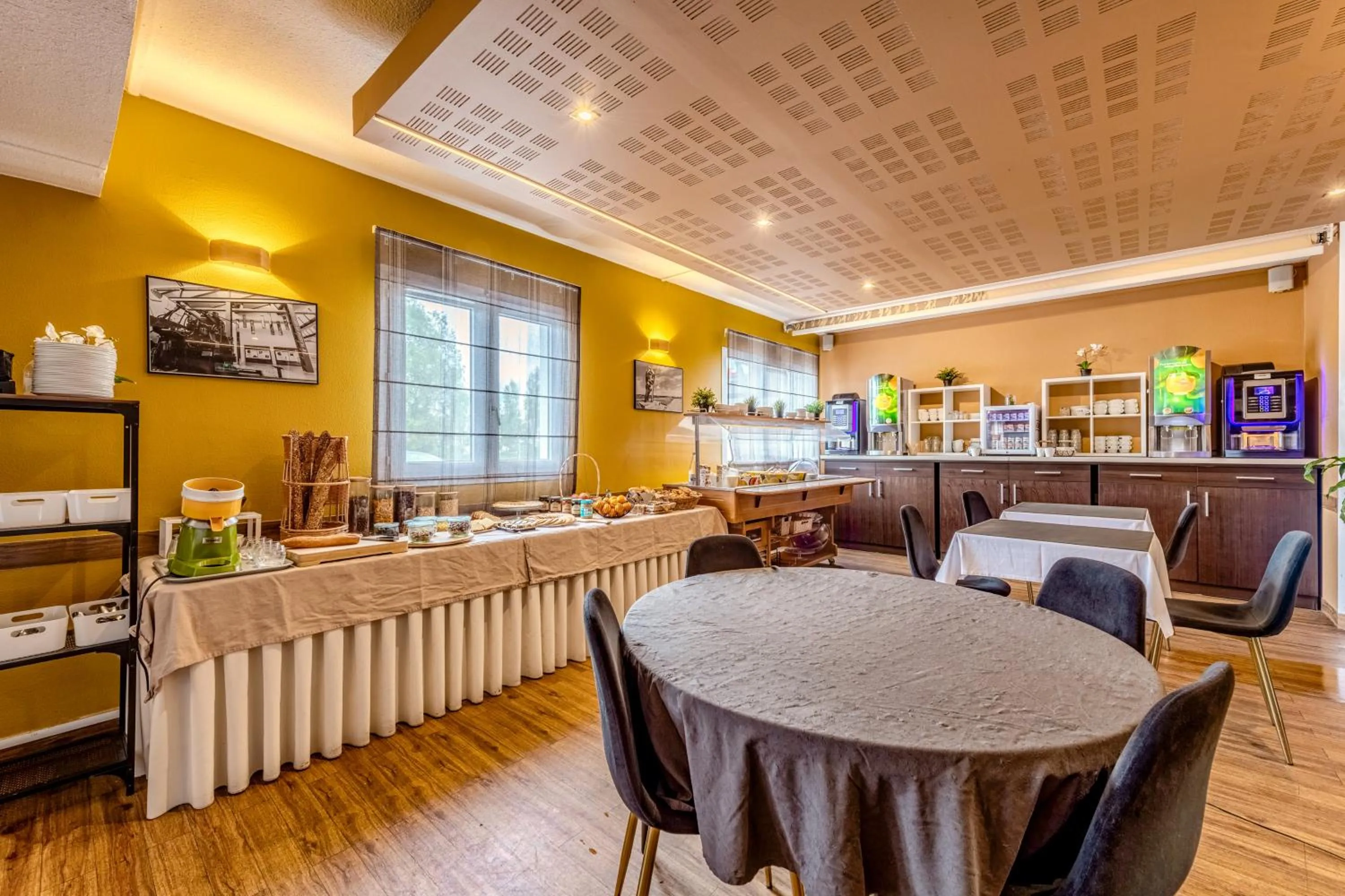 Breakfast in Logis Hotel Center