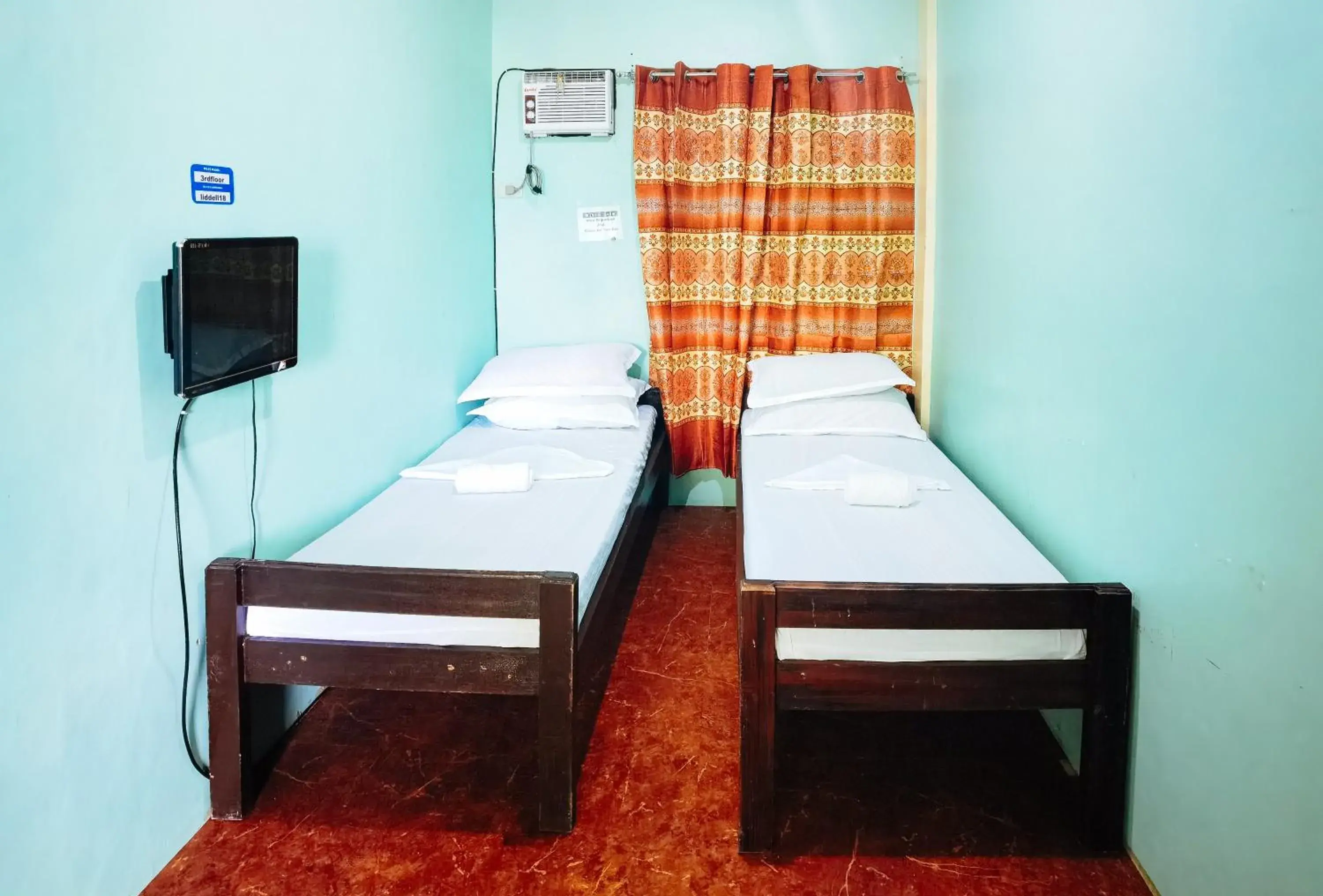 Standard Twin Room in RedDoorz at D128 Lodge Cagayan Valley Standard Twin Room in RedDoorz at D128 Lodge Cagayan Valley