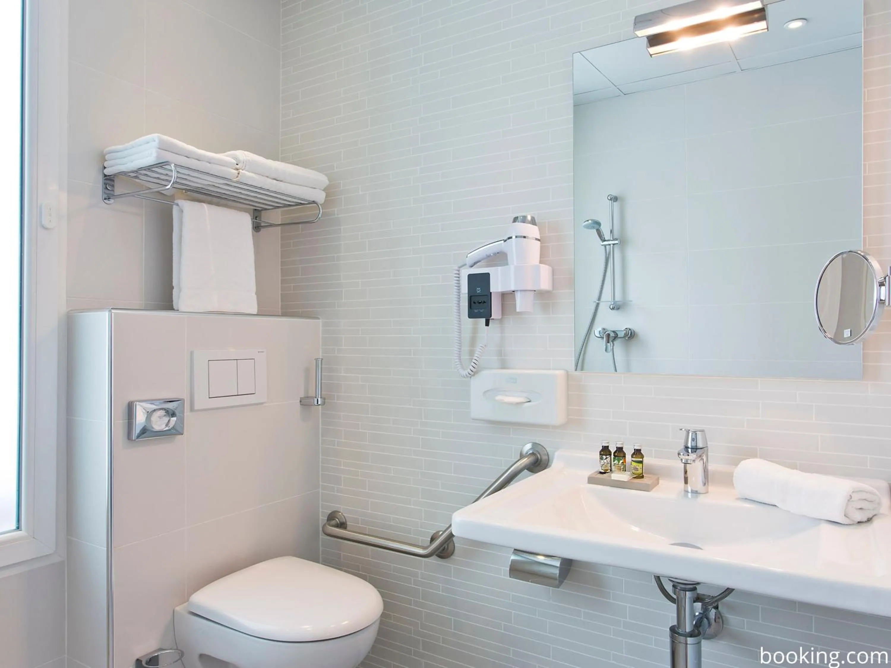 Bathroom in Hotel Daumesnil-Vincennes