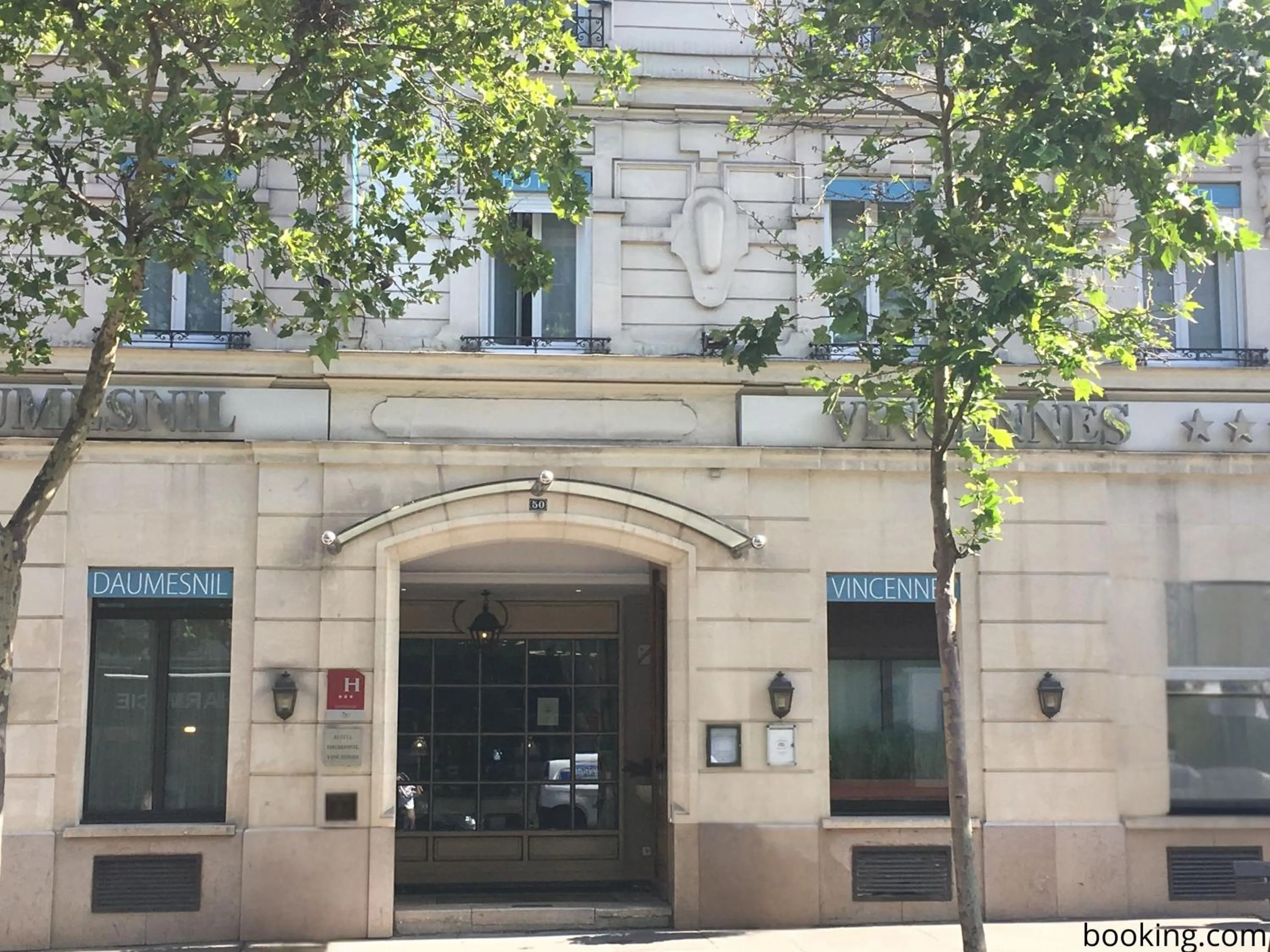 Facade/entrance in Hotel Daumesnil-Vincennes
