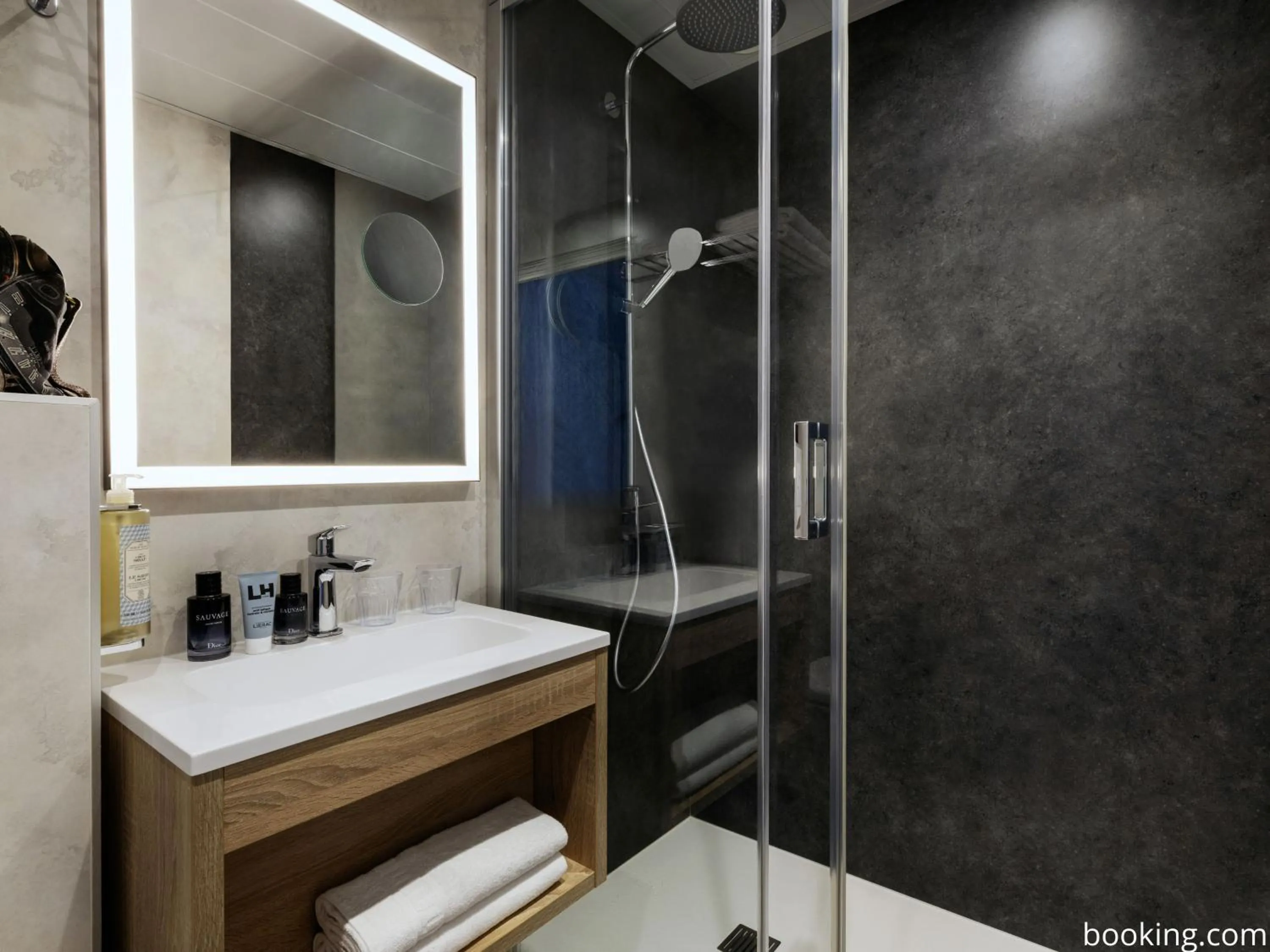 Bathroom in Hotel Daumesnil-Vincennes