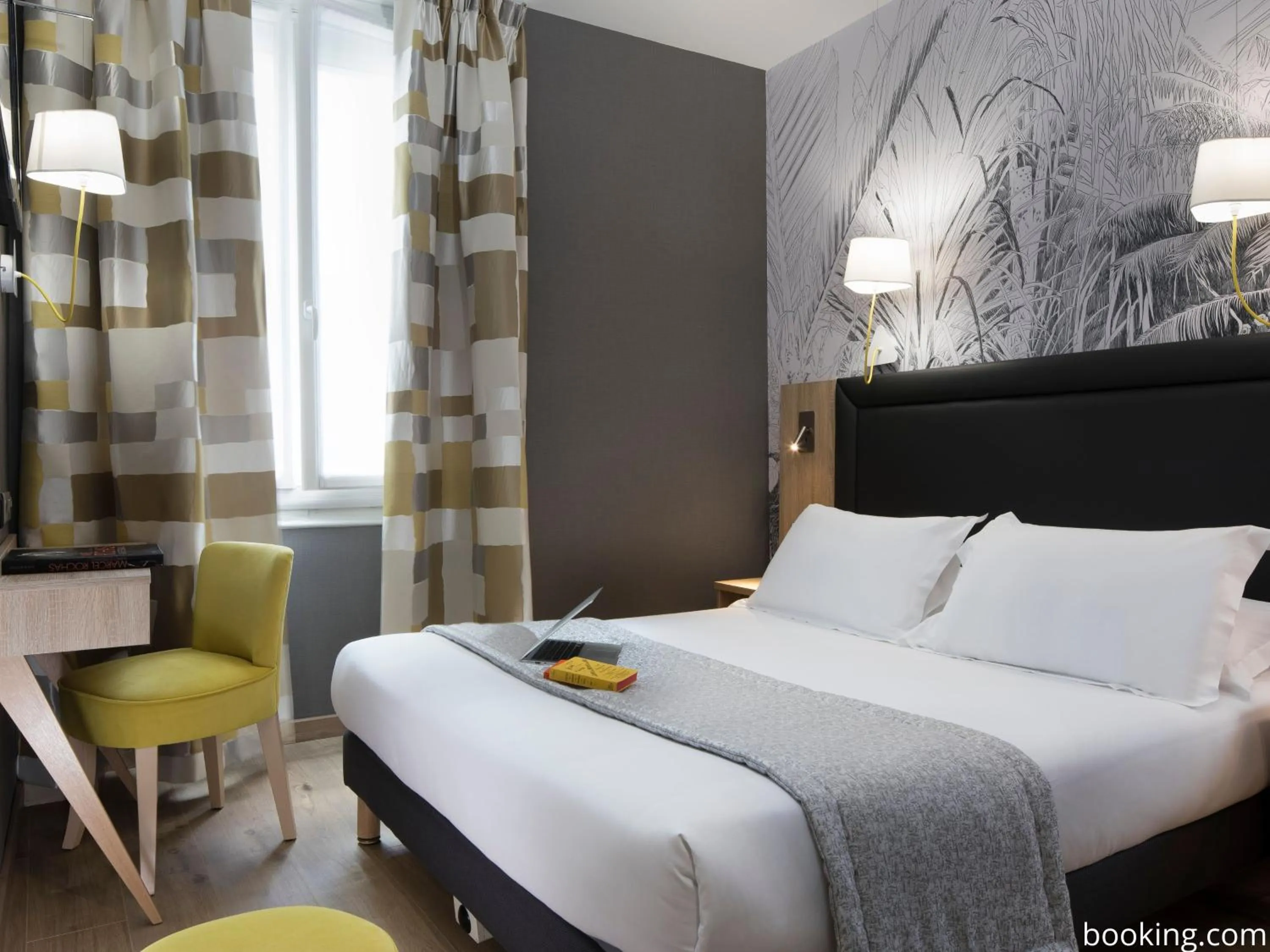 Bedroom, Bed in Hotel Daumesnil-Vincennes