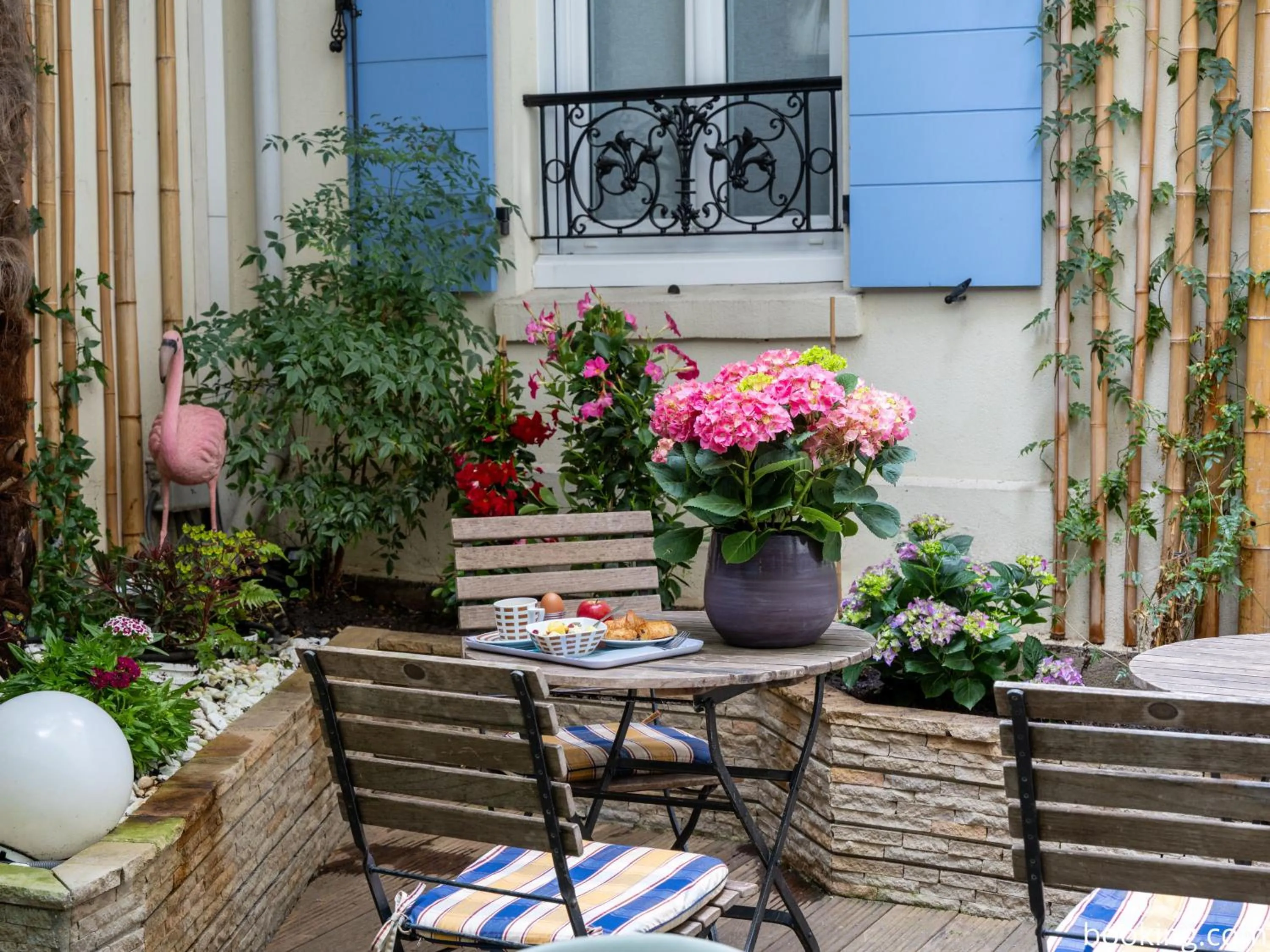 Patio in Hotel Daumesnil-Vincennes