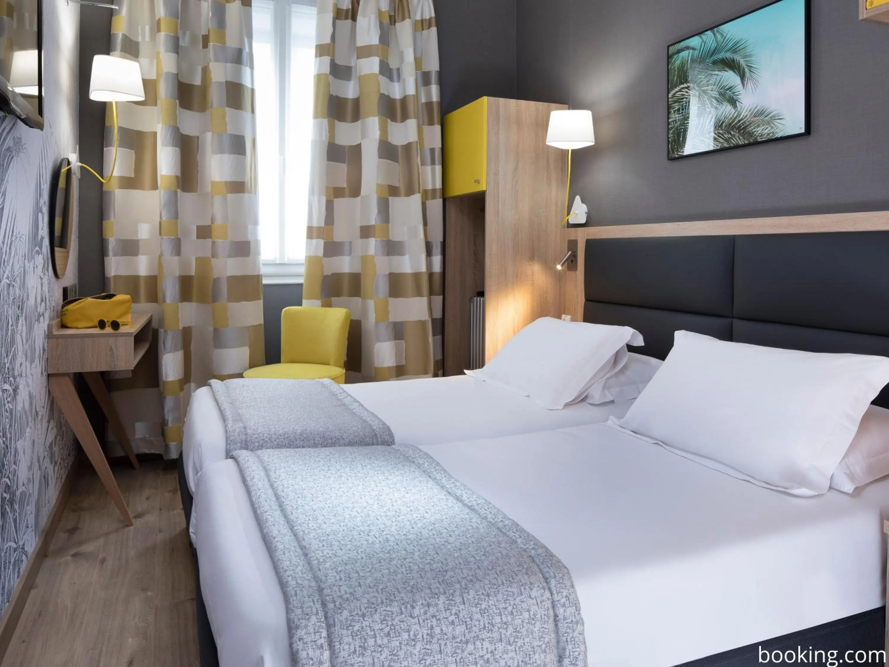 Bed in Hotel Daumesnil-Vincennes