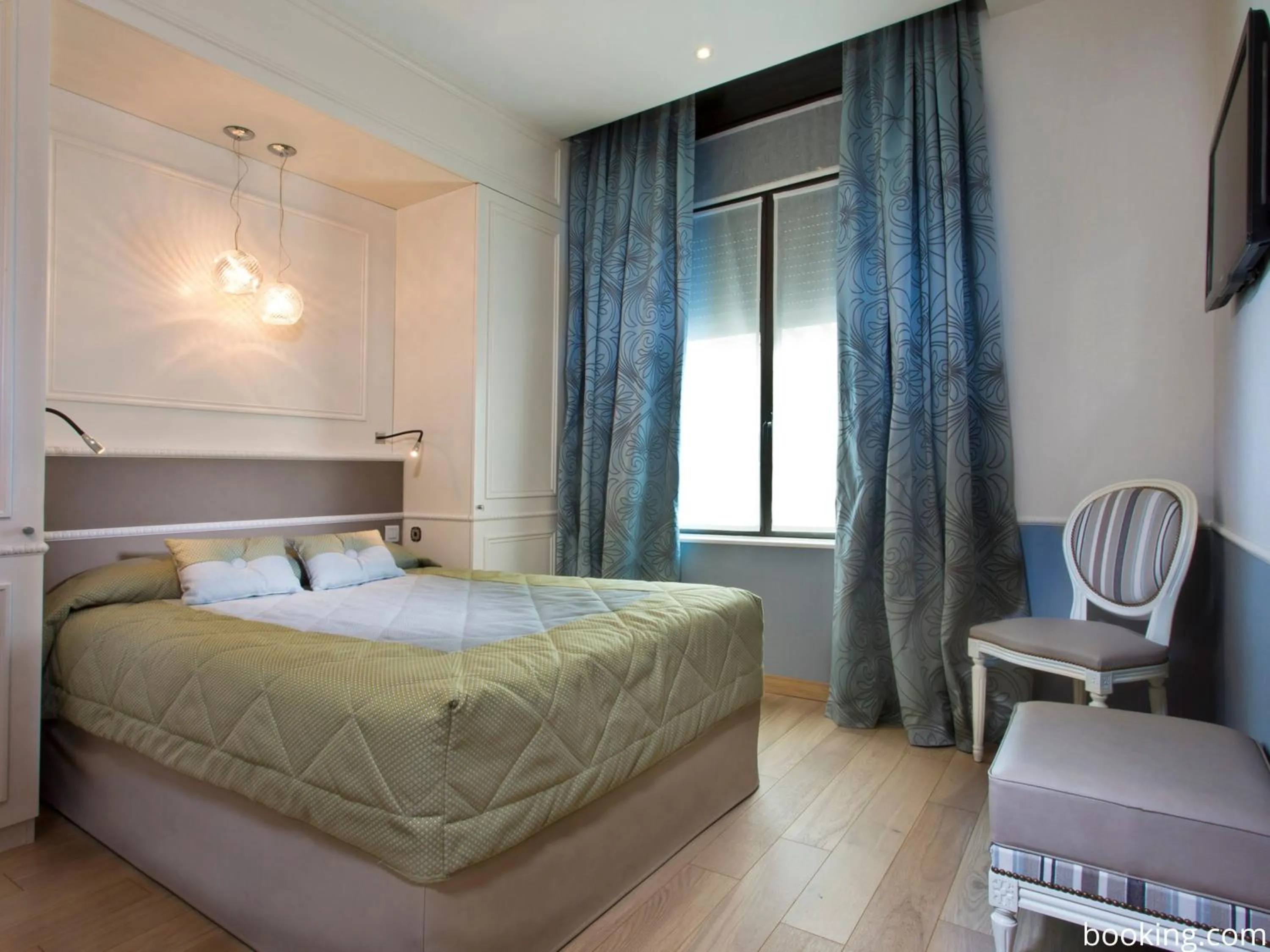 Facility for disabled guests, Bed in Hotel Daumesnil-Vincennes