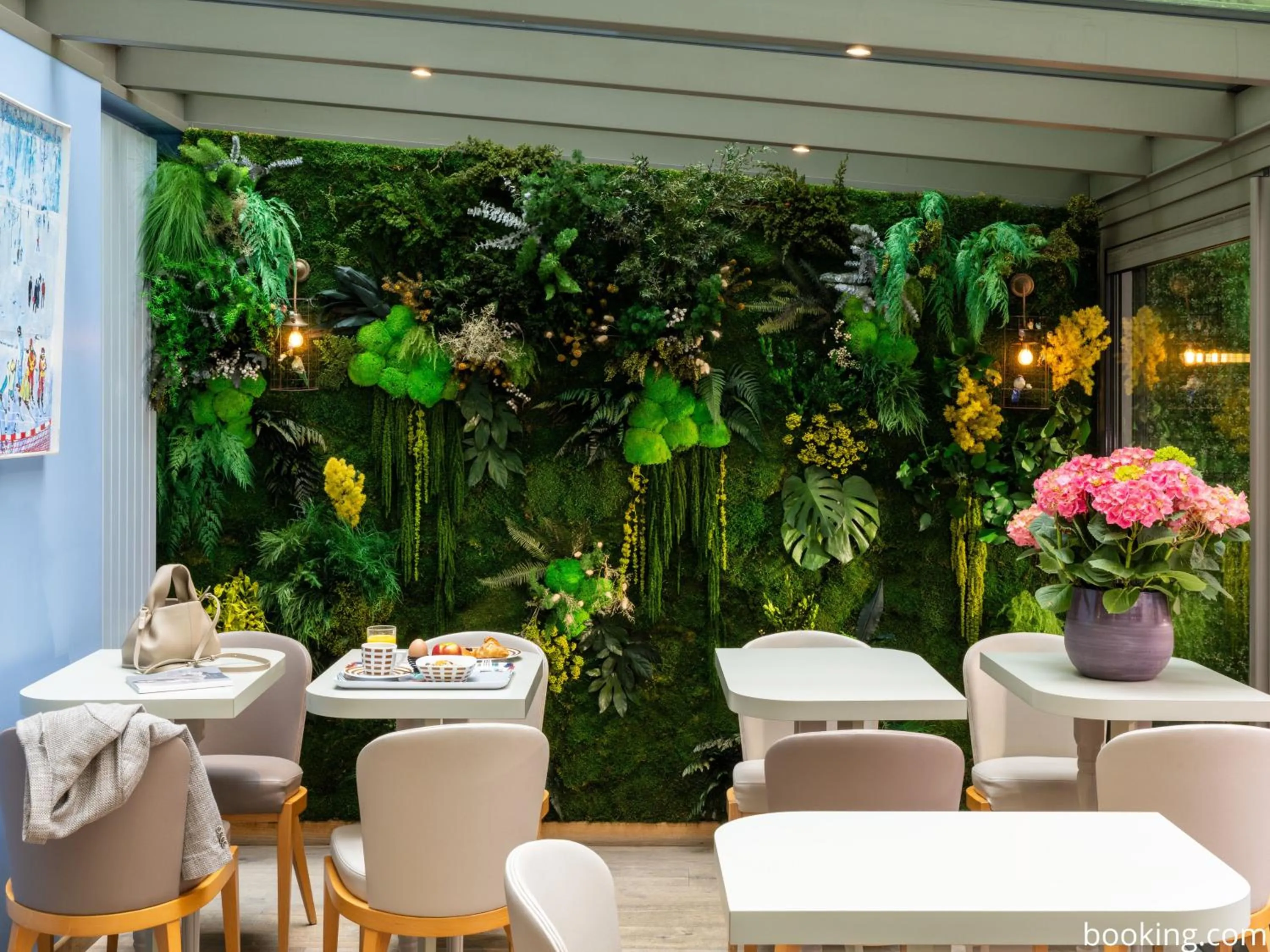 Breakfast in Hotel Daumesnil-Vincennes