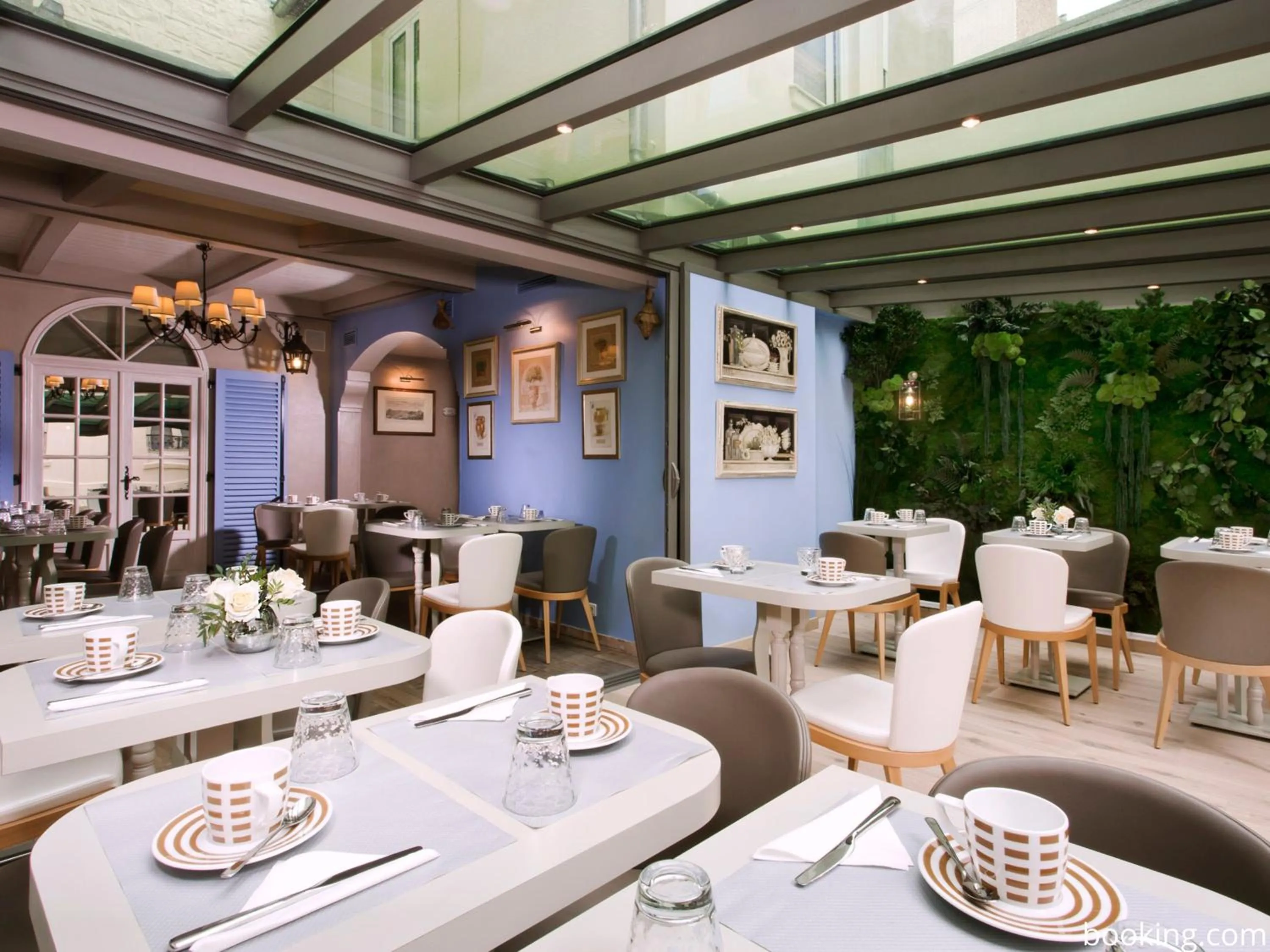 Breakfast in Hotel Daumesnil-Vincennes