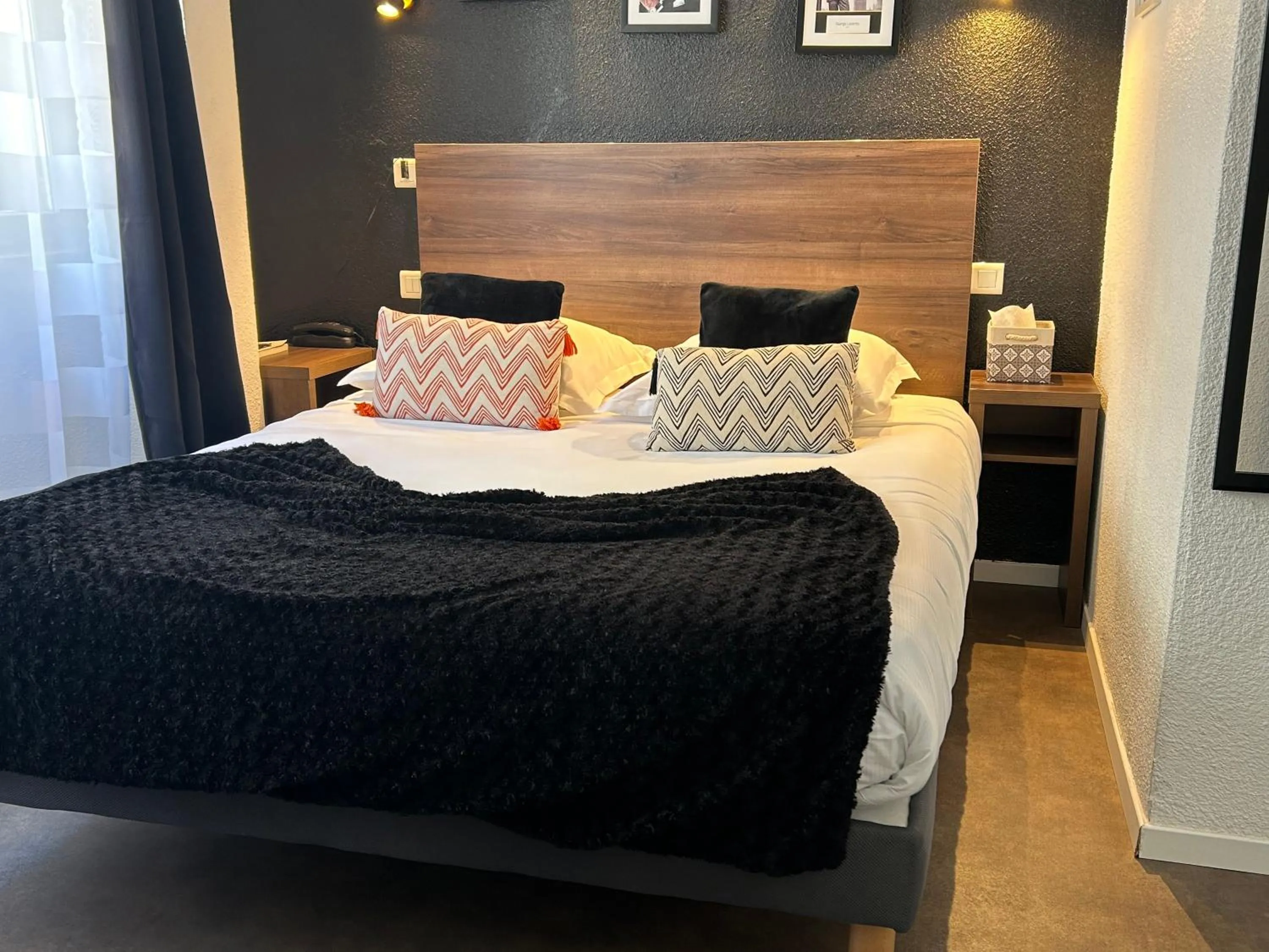 Bed in ATH hôtel Athénée