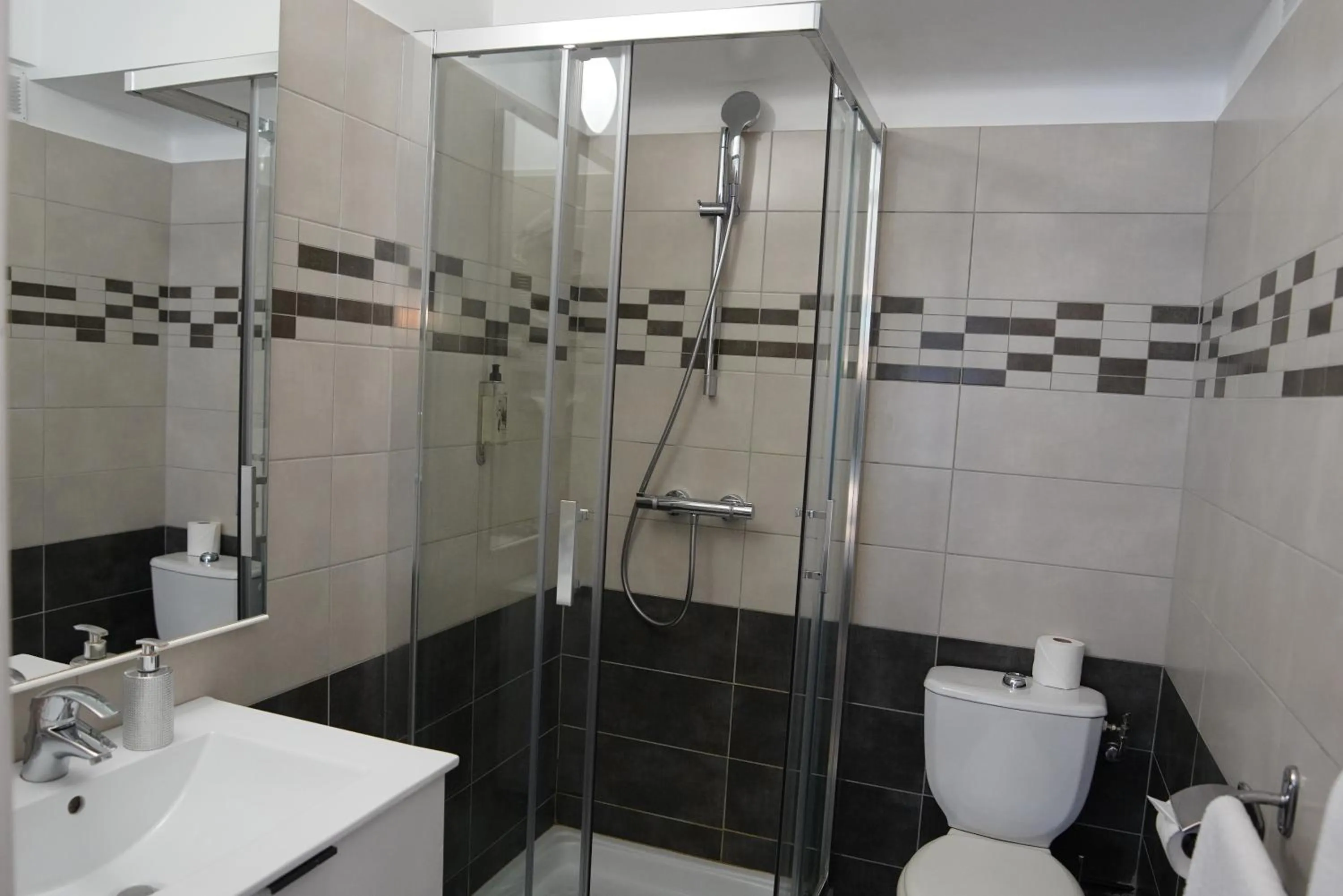 Bathroom in ATH hôtel Athénée