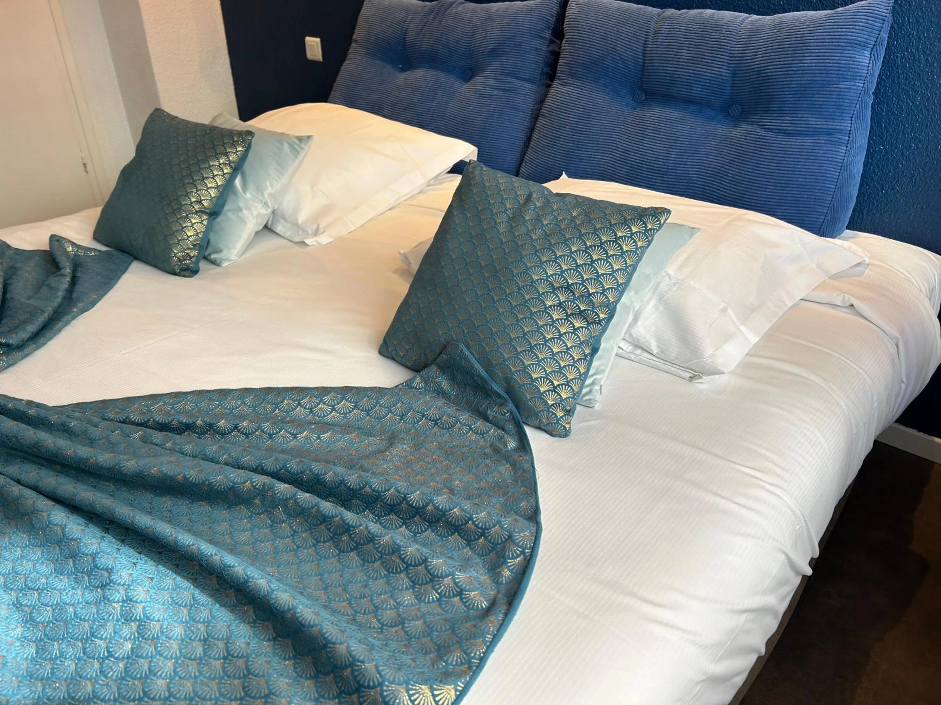 Bed in ATH hôtel Athénée