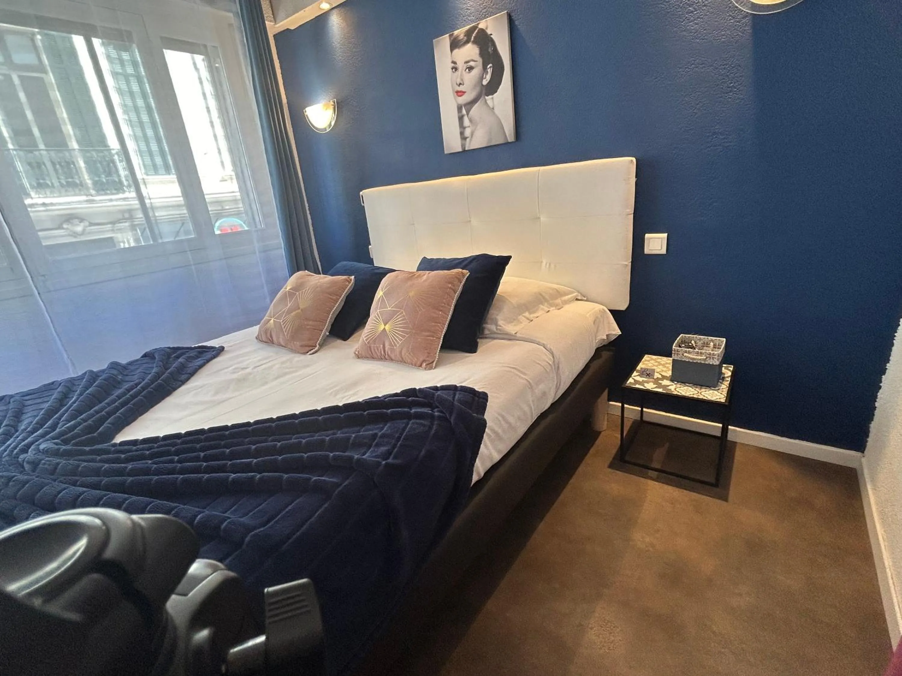 Bed in ATH hôtel Athénée