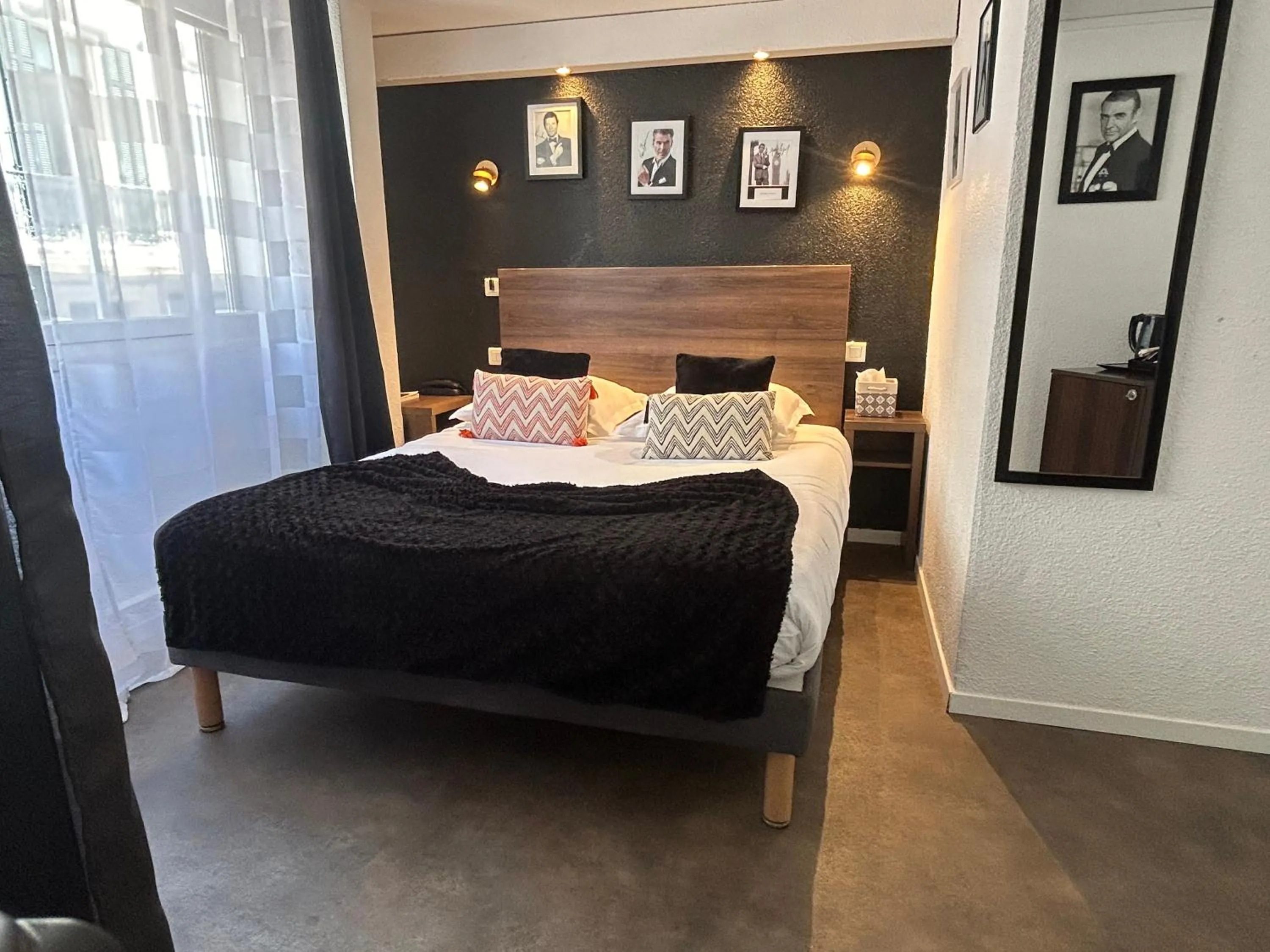 Bed in ATH hôtel Athénée