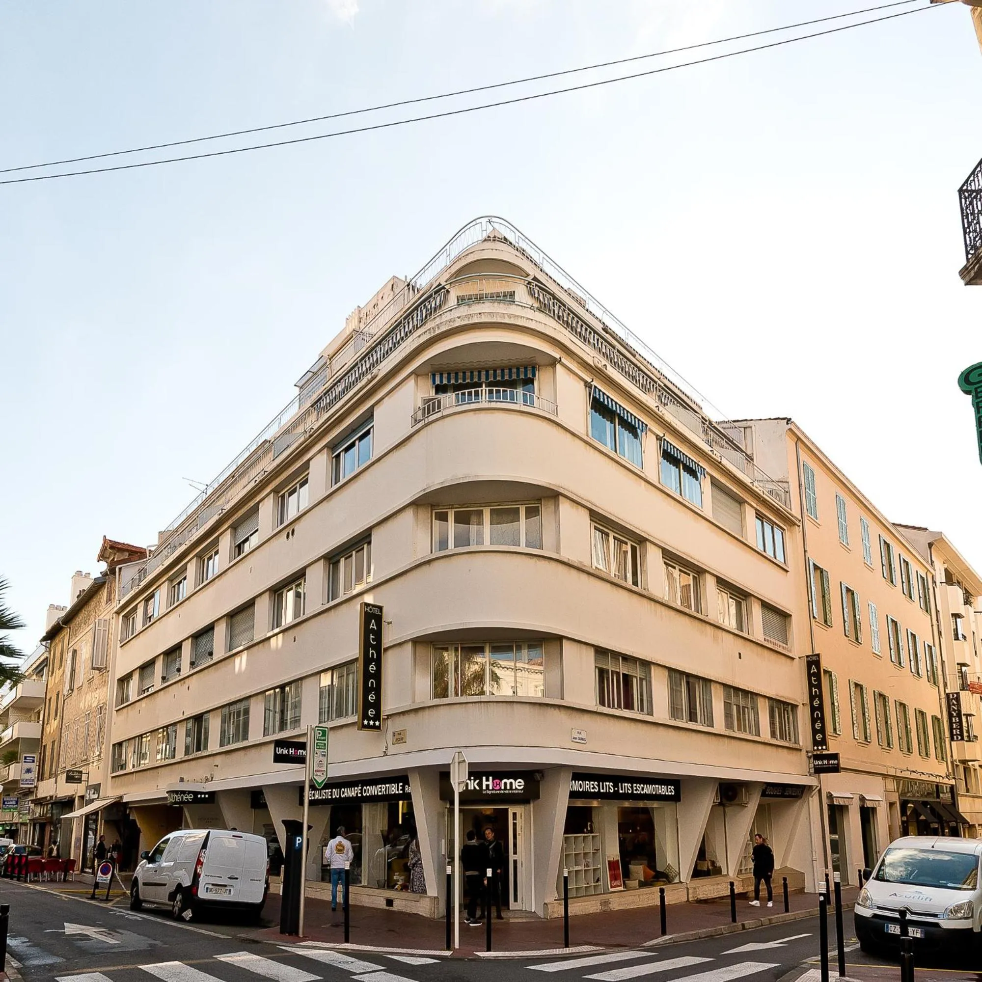 Property building in ATH hôtel Athénée