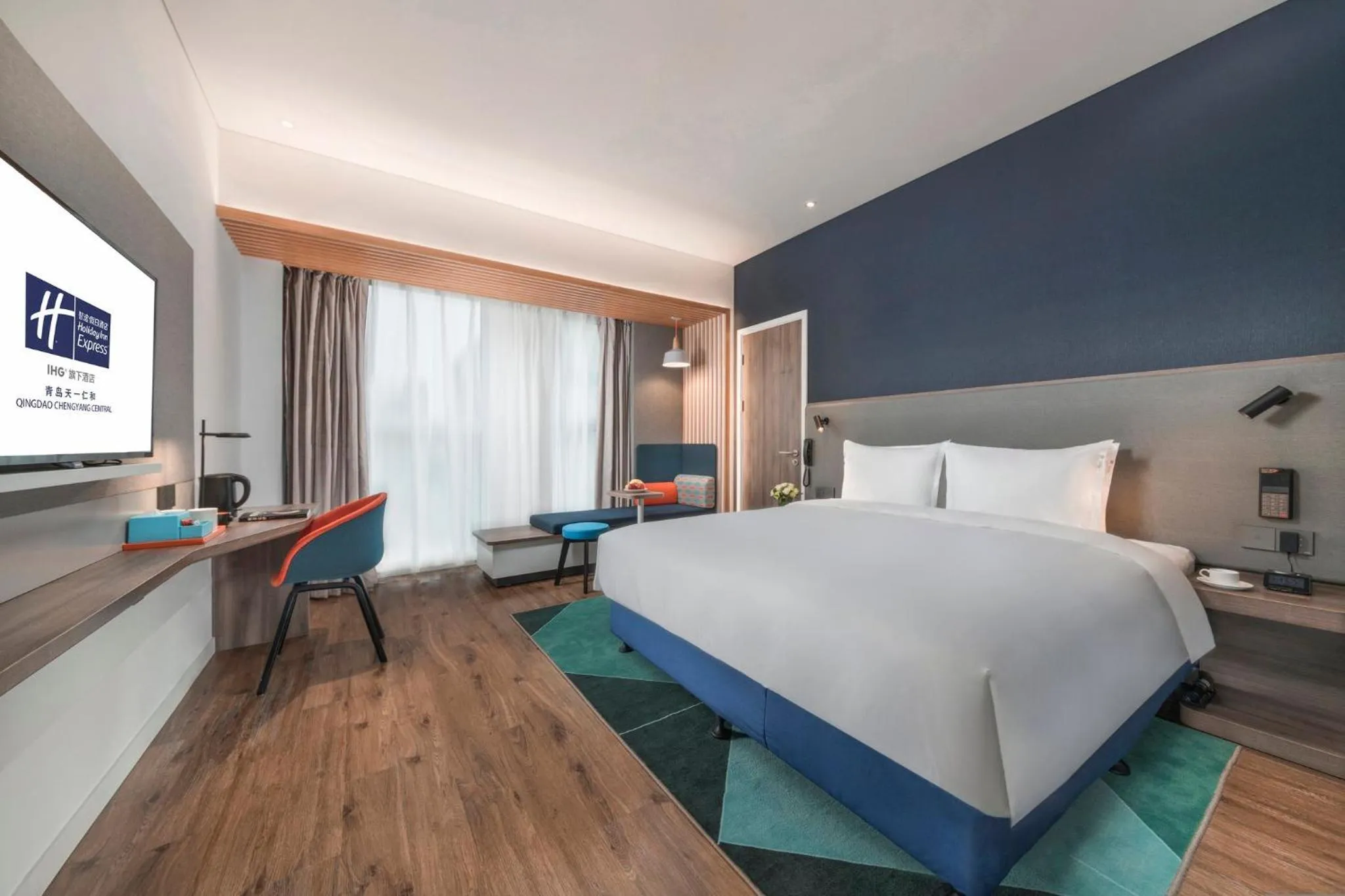 Photo of the whole room, Bed in Holiday Inn Express Qingdao Chengyang Central by IHG