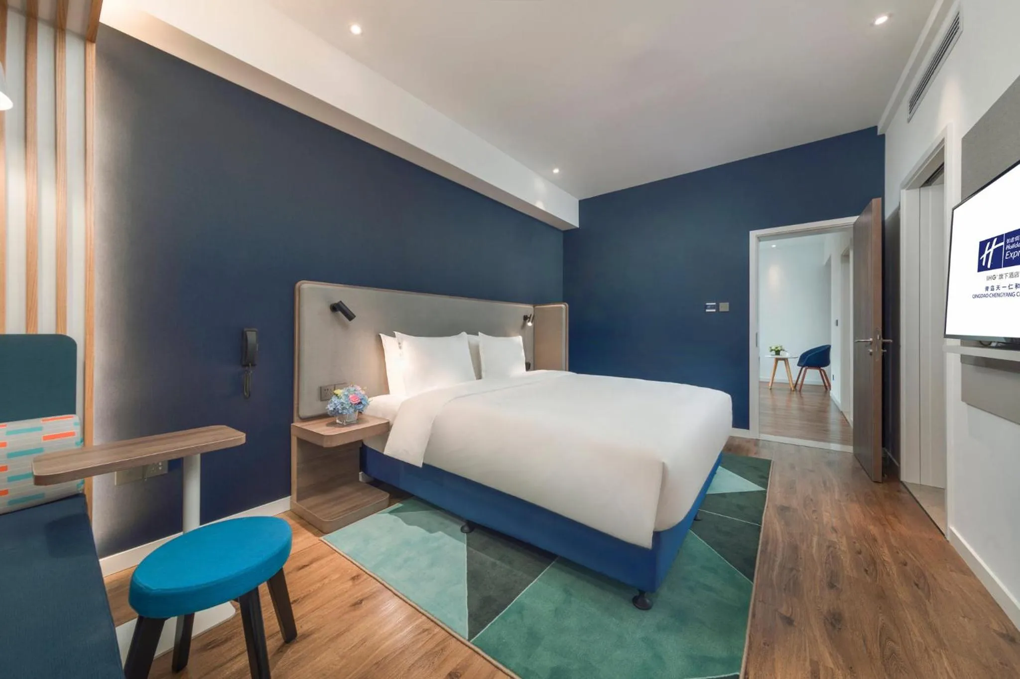 Photo of the whole room, Bed in Holiday Inn Express Qingdao Chengyang Central by IHG