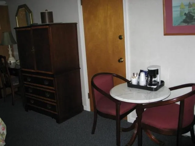 Decorative detail, TV/Entertainment Center in Sea Whale Motel