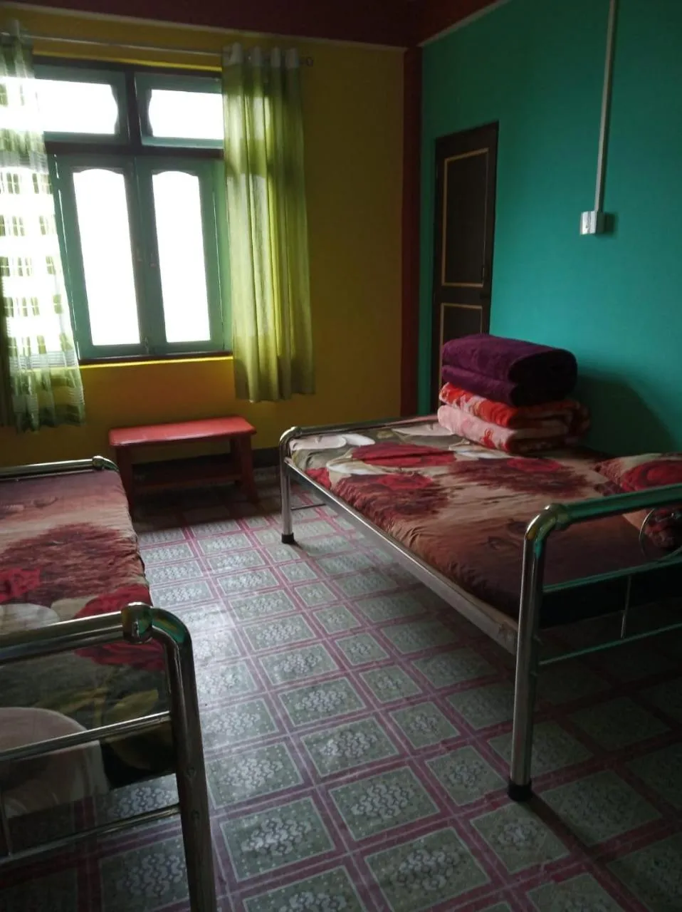 Bed in VAMOOSE CHAMLING