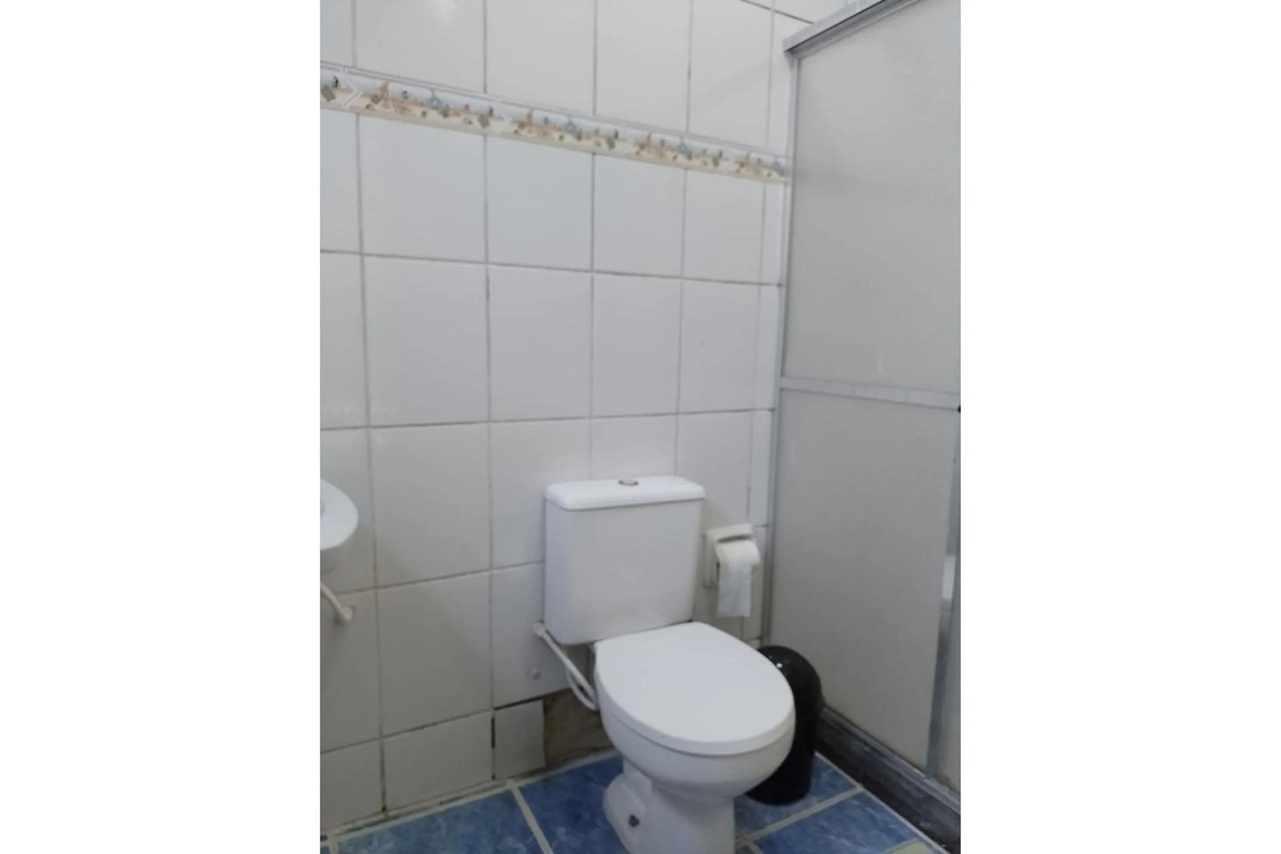 Bathroom in FAMILY- Conheça Cabo Frio e ARRAIAL e traga seu pet - Confira