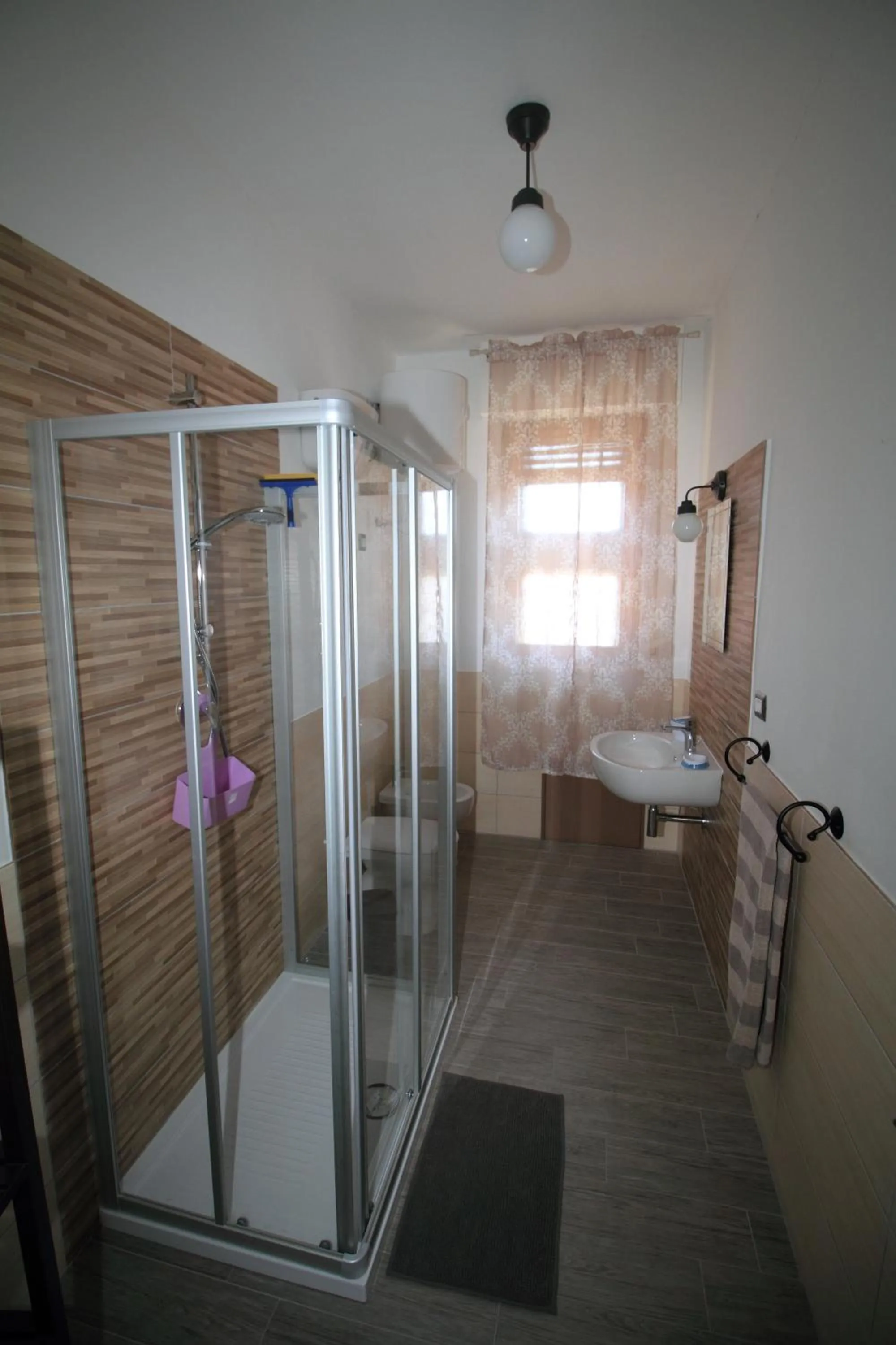 Shower in B&B Libellula