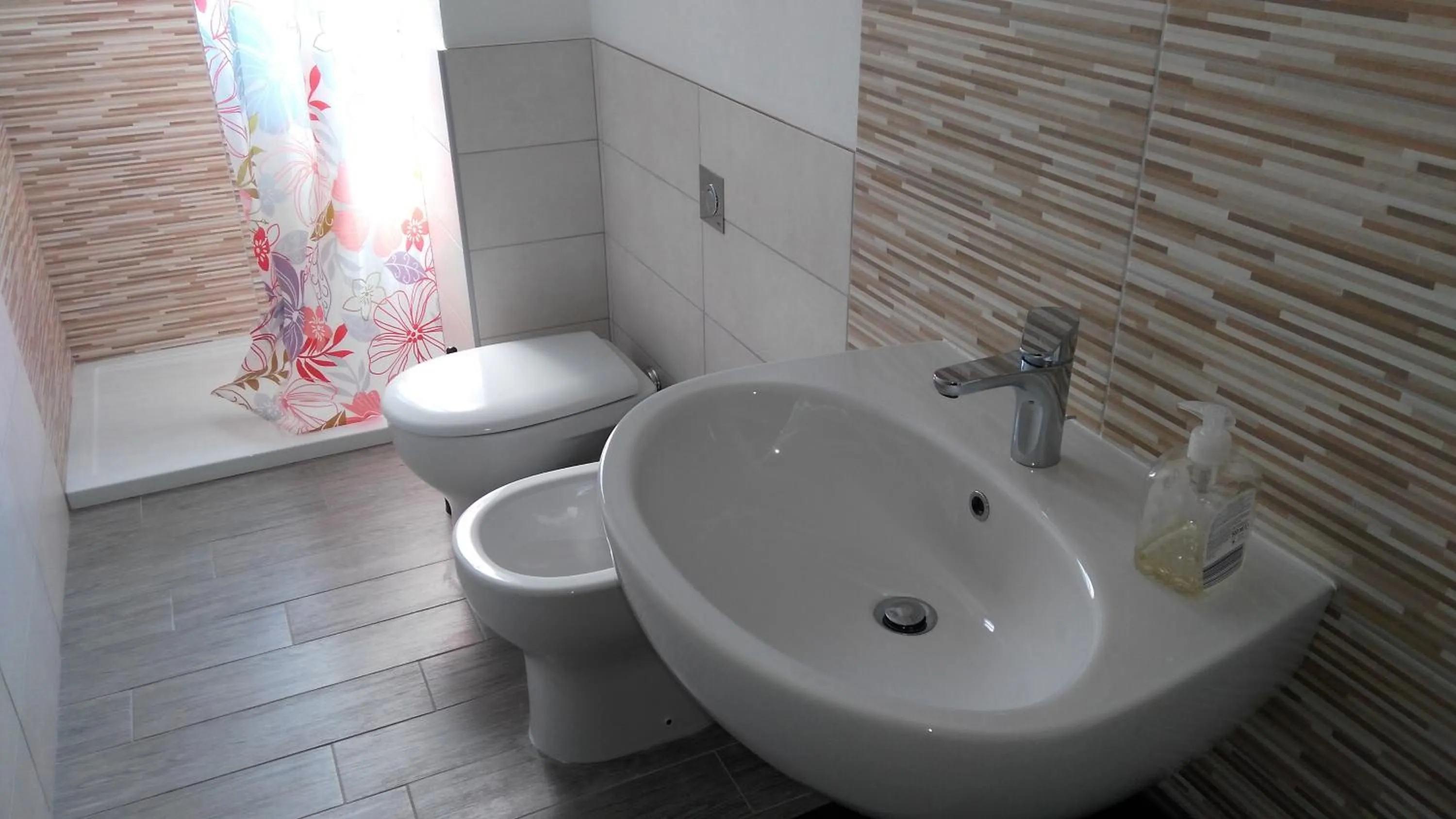 Shower in B&B Libellula