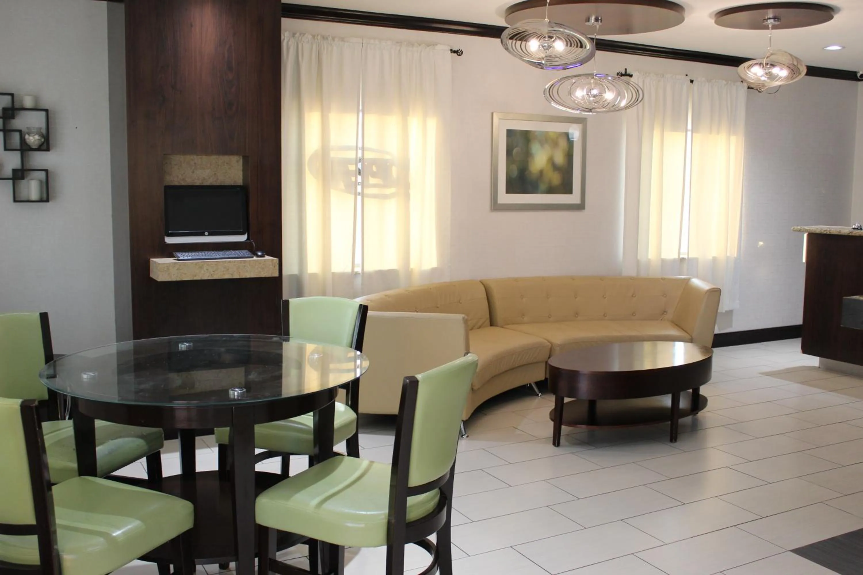 Seating area in Horizon Inn & Suites