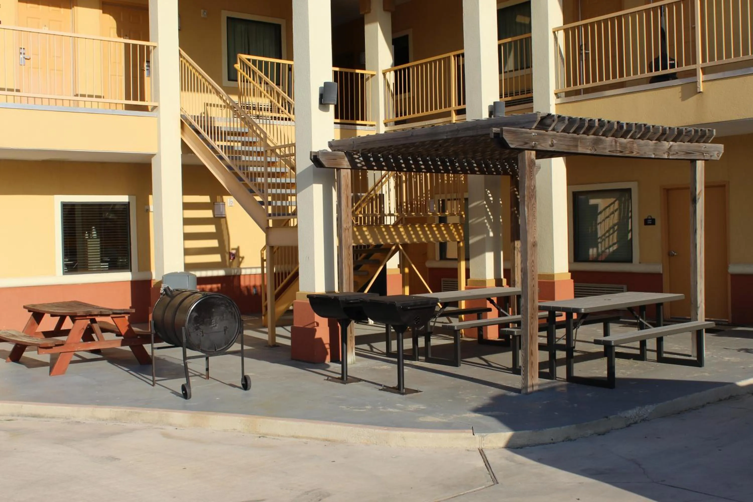 Patio in Horizon Inn & Suites