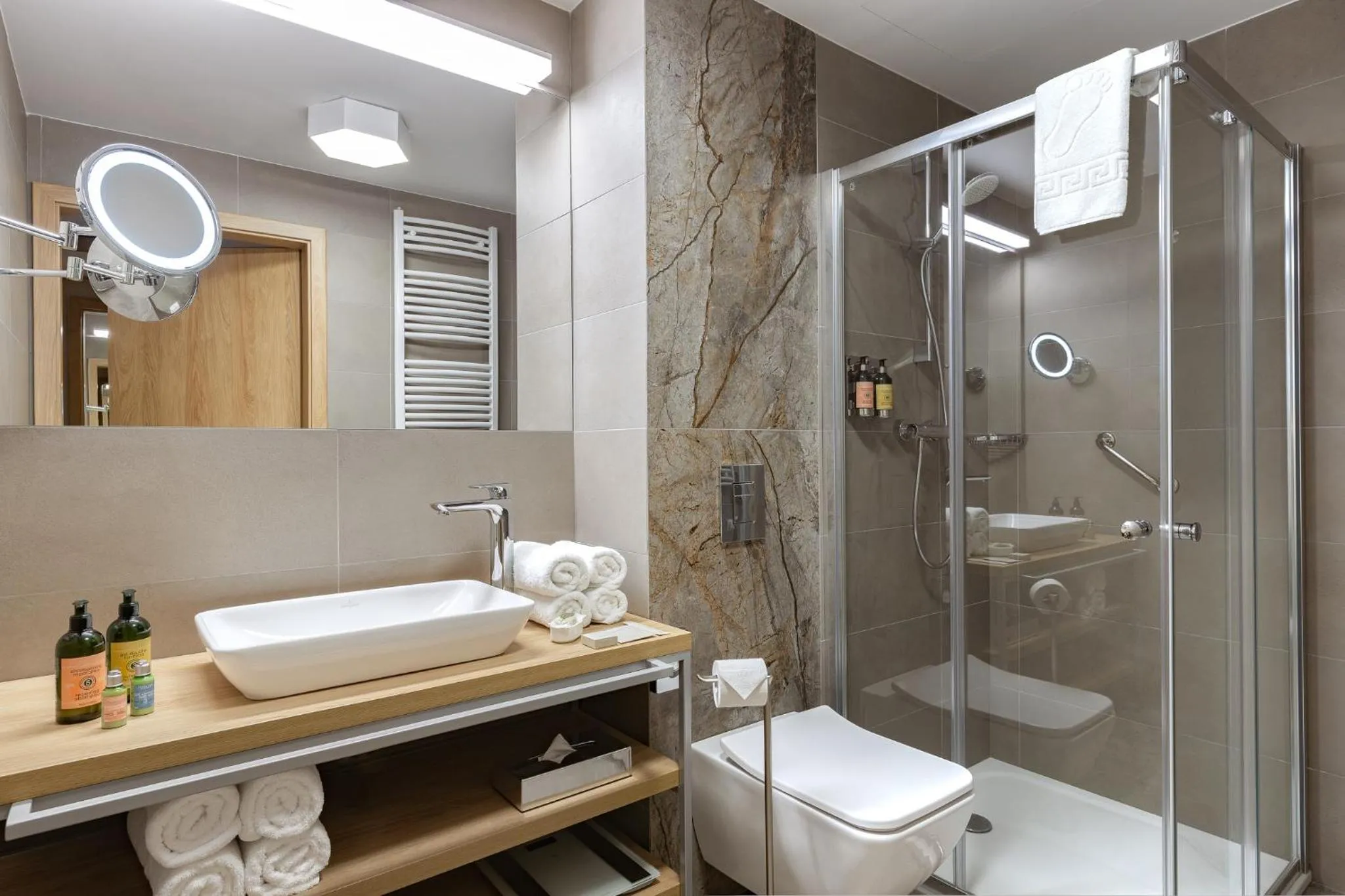 Shower in Platinum Mountain Hotel&SPA