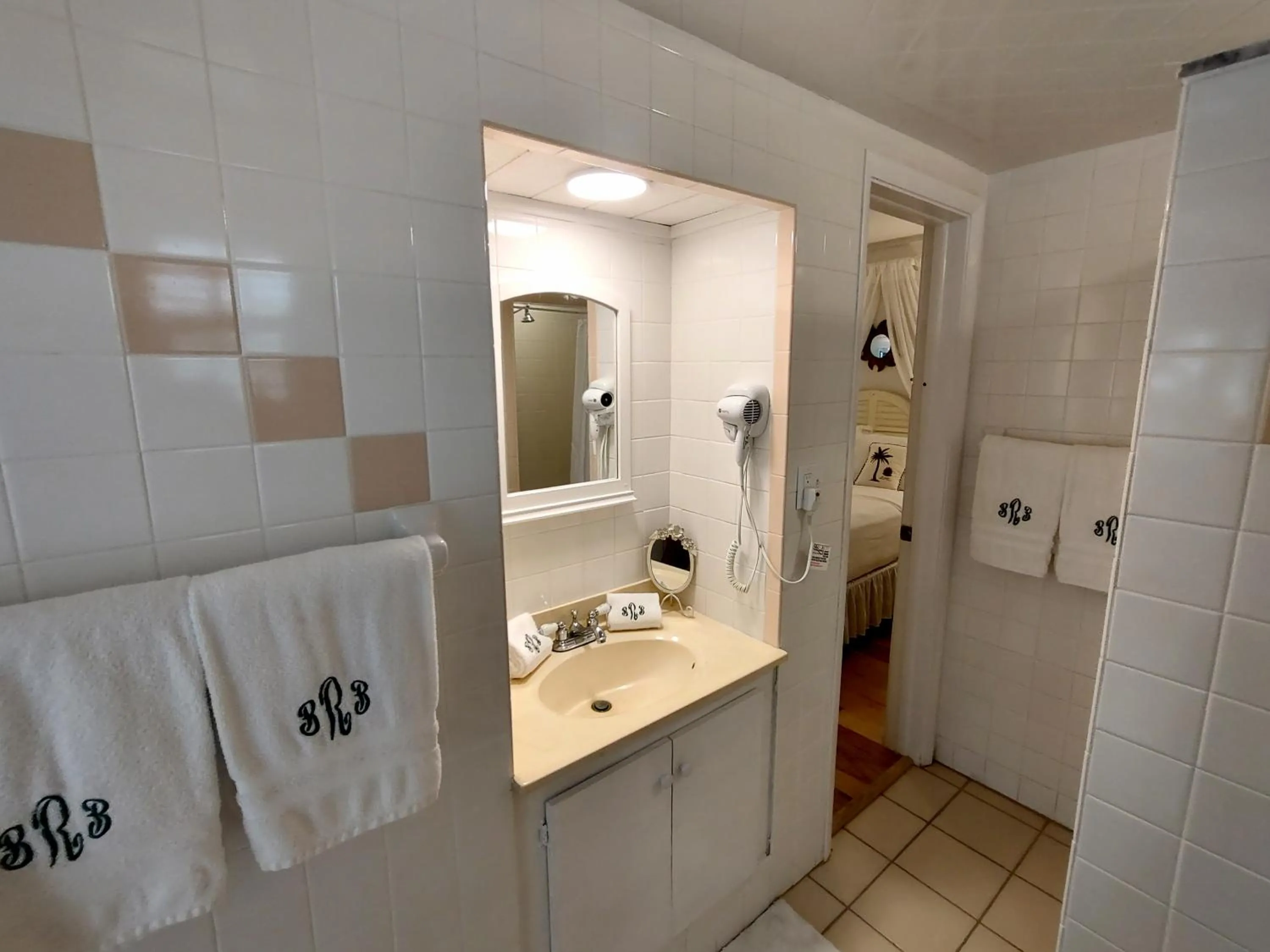 Bathroom in Bungalow Beach Resort