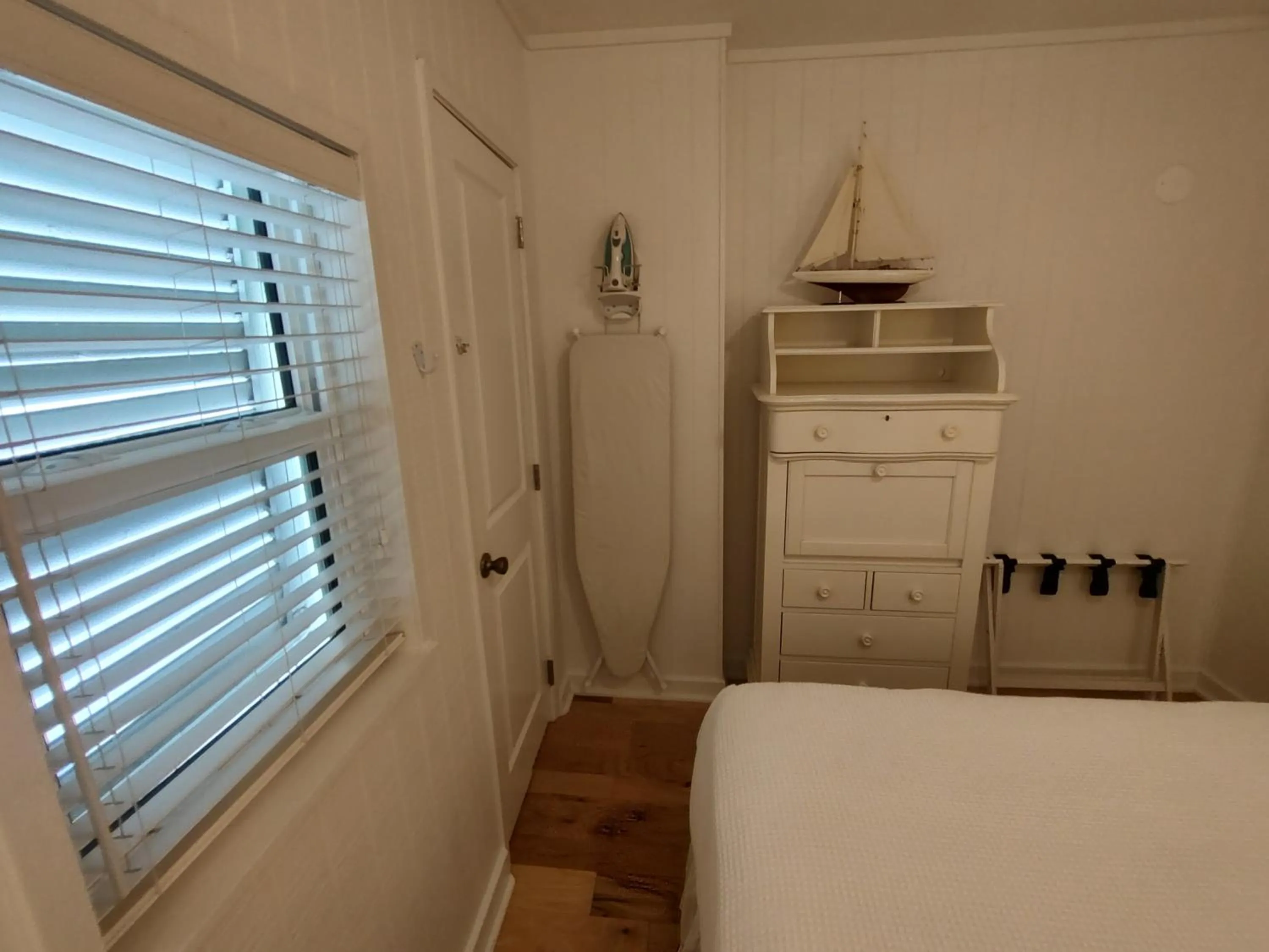 Bedroom, Bed in Bungalow Beach Resort